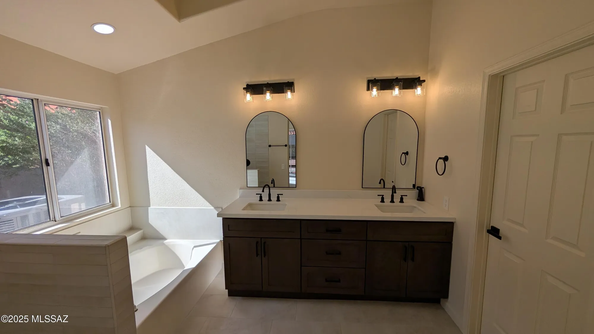 Property Slideshow image 12 of 16 | 13990 n cirrus hill dr, Oro Valley, AZ, 85755