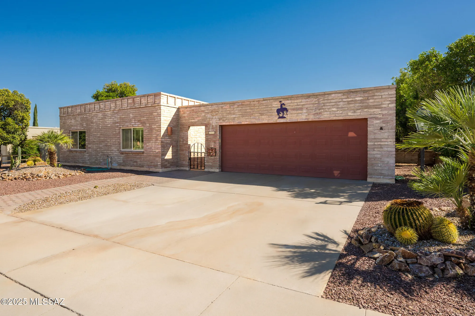 Property Slideshow image 1 of 33 | 942 n abrego dr, Green Valley, AZ, 85614