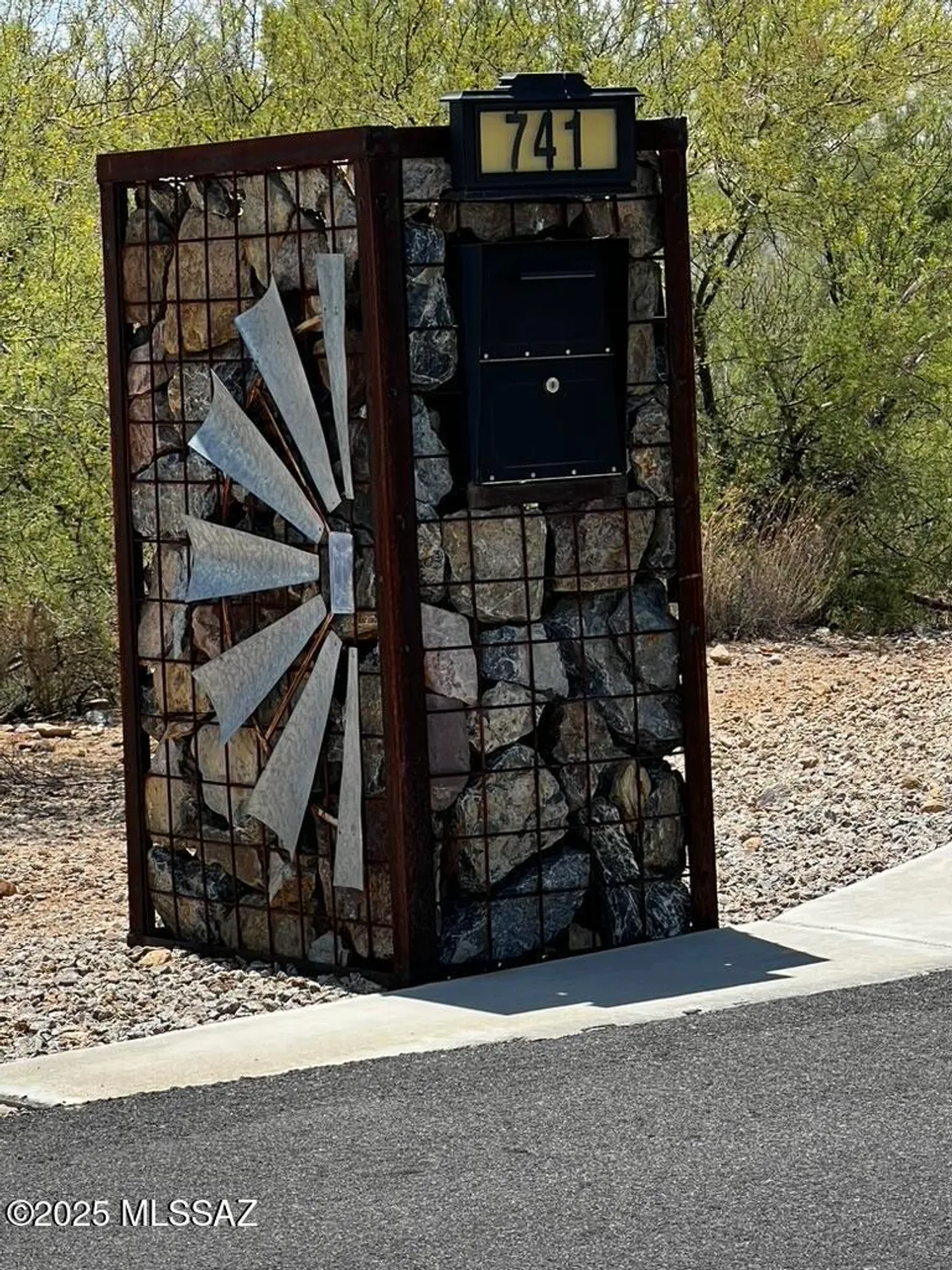 Property Slideshow image 5 of 31 | 741 w via de suenos, Green Valley, AZ, 85622