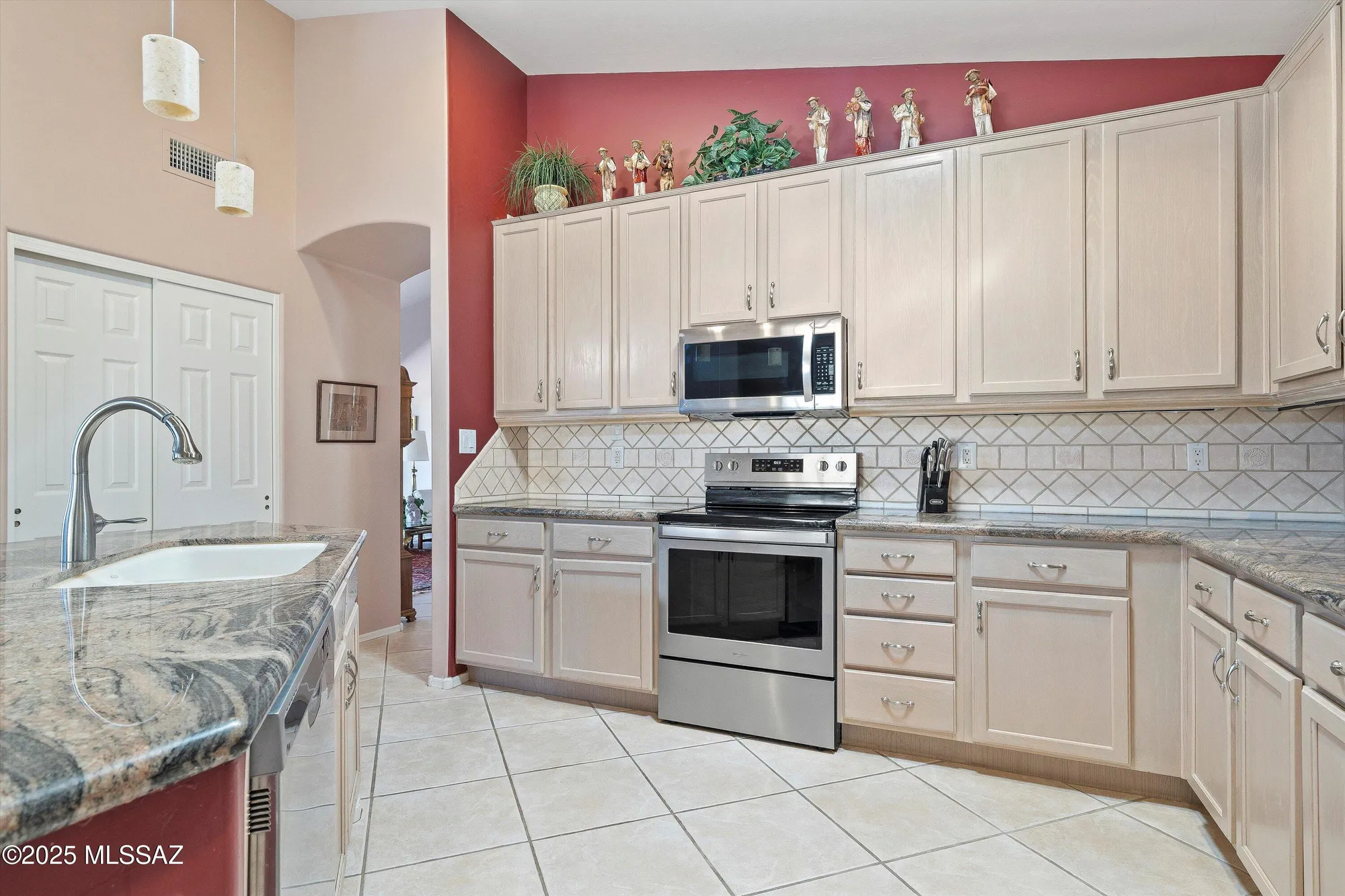 Property Slideshow image 8 of 44 | 62187 e amberwood dr, Saddlebrooke, AZ, 85739