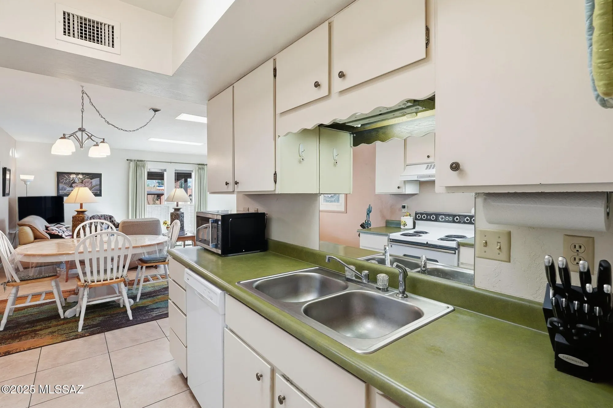 Property Slideshow image 17 of 38 | 207 n calle del diablo, Green Valley, AZ, 85614