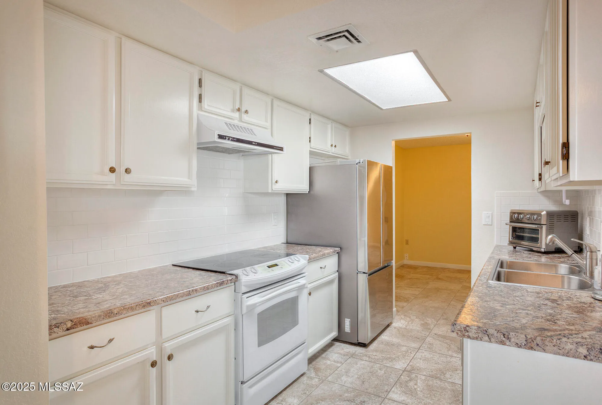 Property Slideshow image 11 of 32 | 330 e paseo azul, Green Valley, AZ, 85614