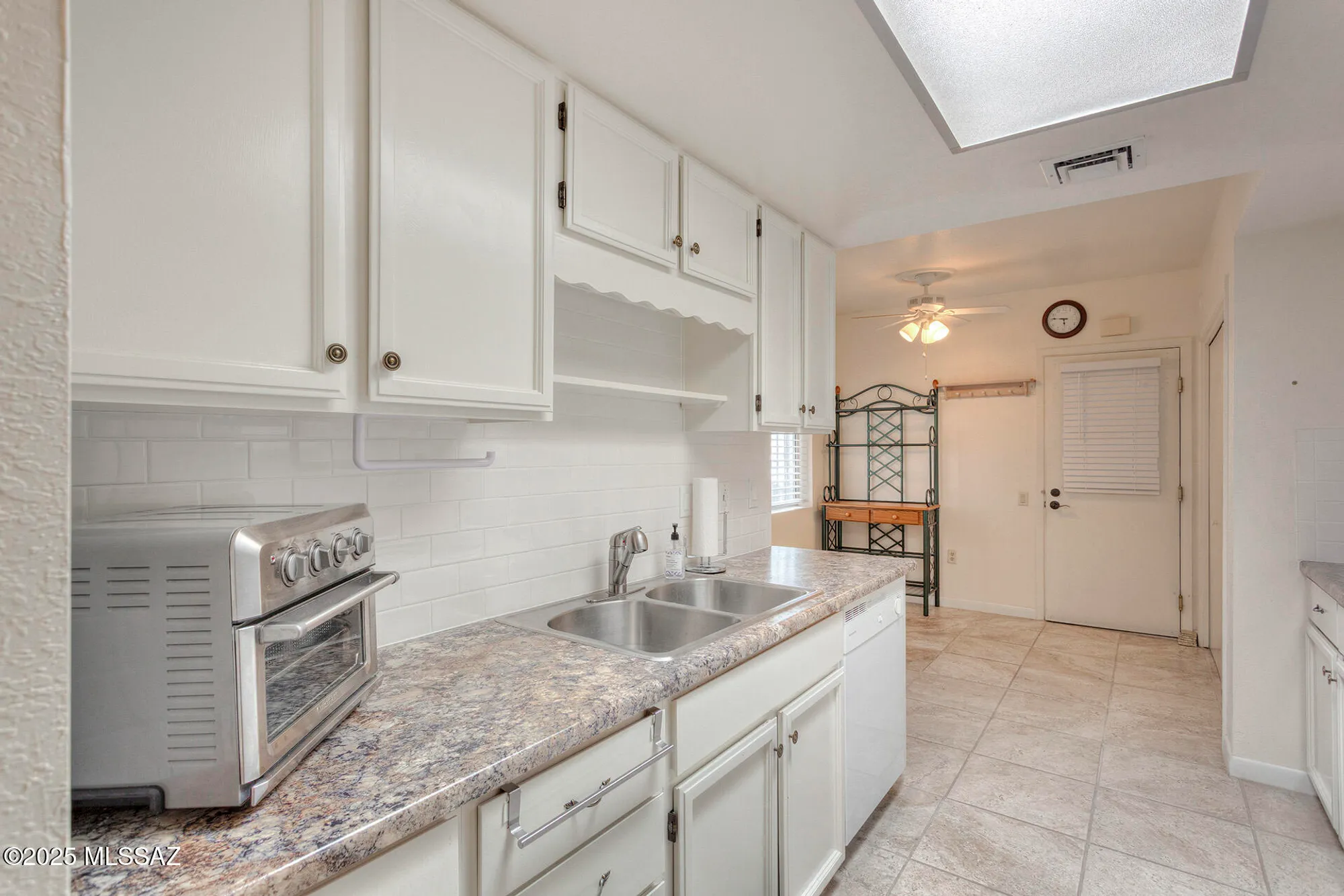 Property Slideshow image 12 of 32 | 330 e paseo azul, Green Valley, AZ, 85614
