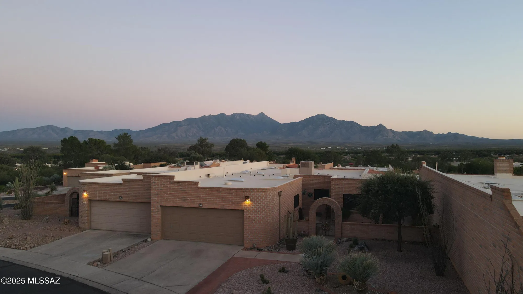 Property Slideshow image 1 of 21 | 781 w desert ridge dr, Green Valley, AZ, 85622