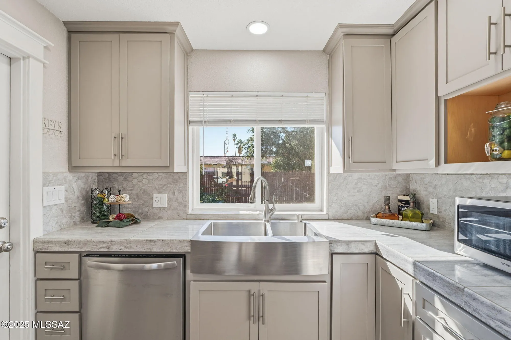 Property Slideshow image 15 of 48 | 221 n abrego dr, Green Valley, AZ, 85614