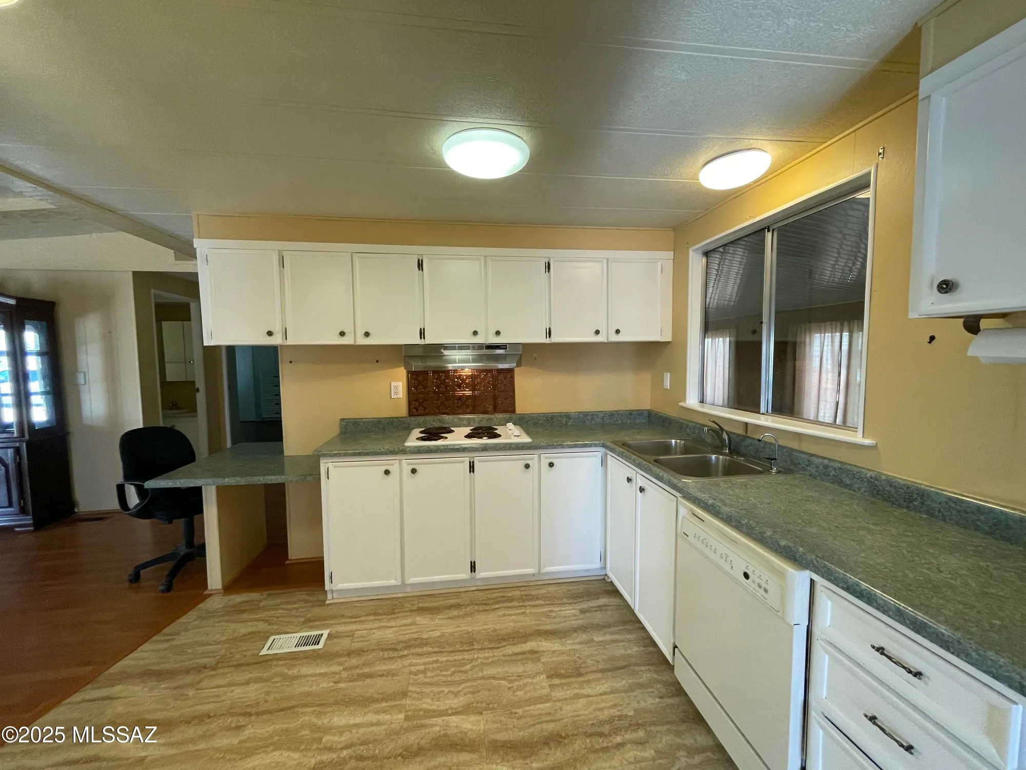 Property Slideshow image 10 of 51 | 240 w cumaro dr, Green Valley, AZ, 85614