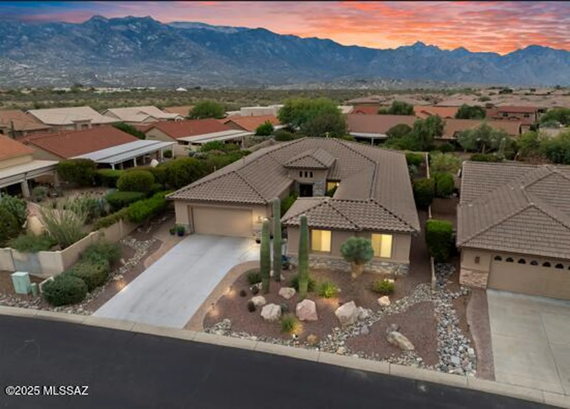 Property Slideshow image 1 of 39 | 62863 e harmony dr, Saddlebrooke, AZ, 85739