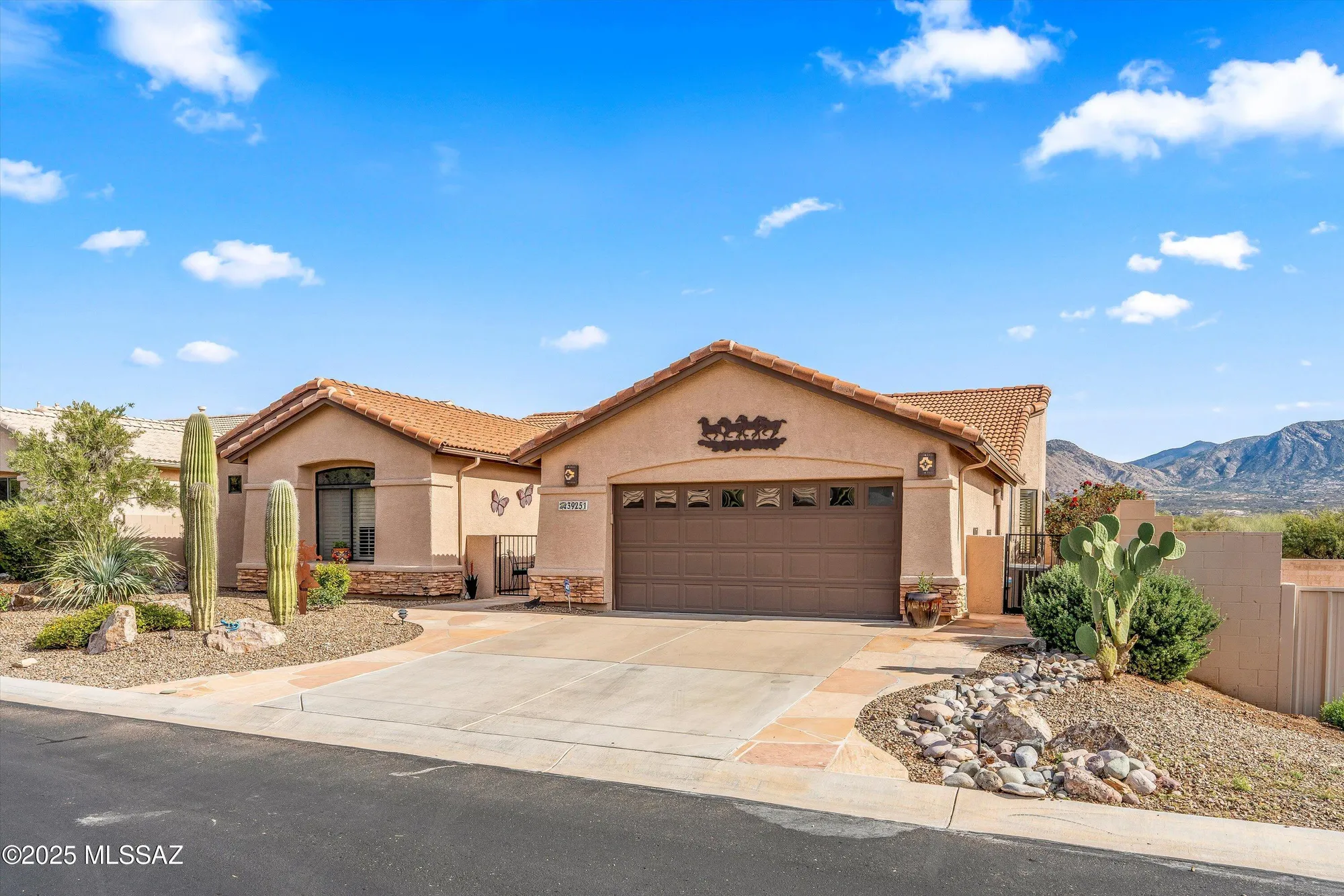 Property Slideshow image 10 of 40 | 39251 s lake crest dr, Tucson, AZ, 85739