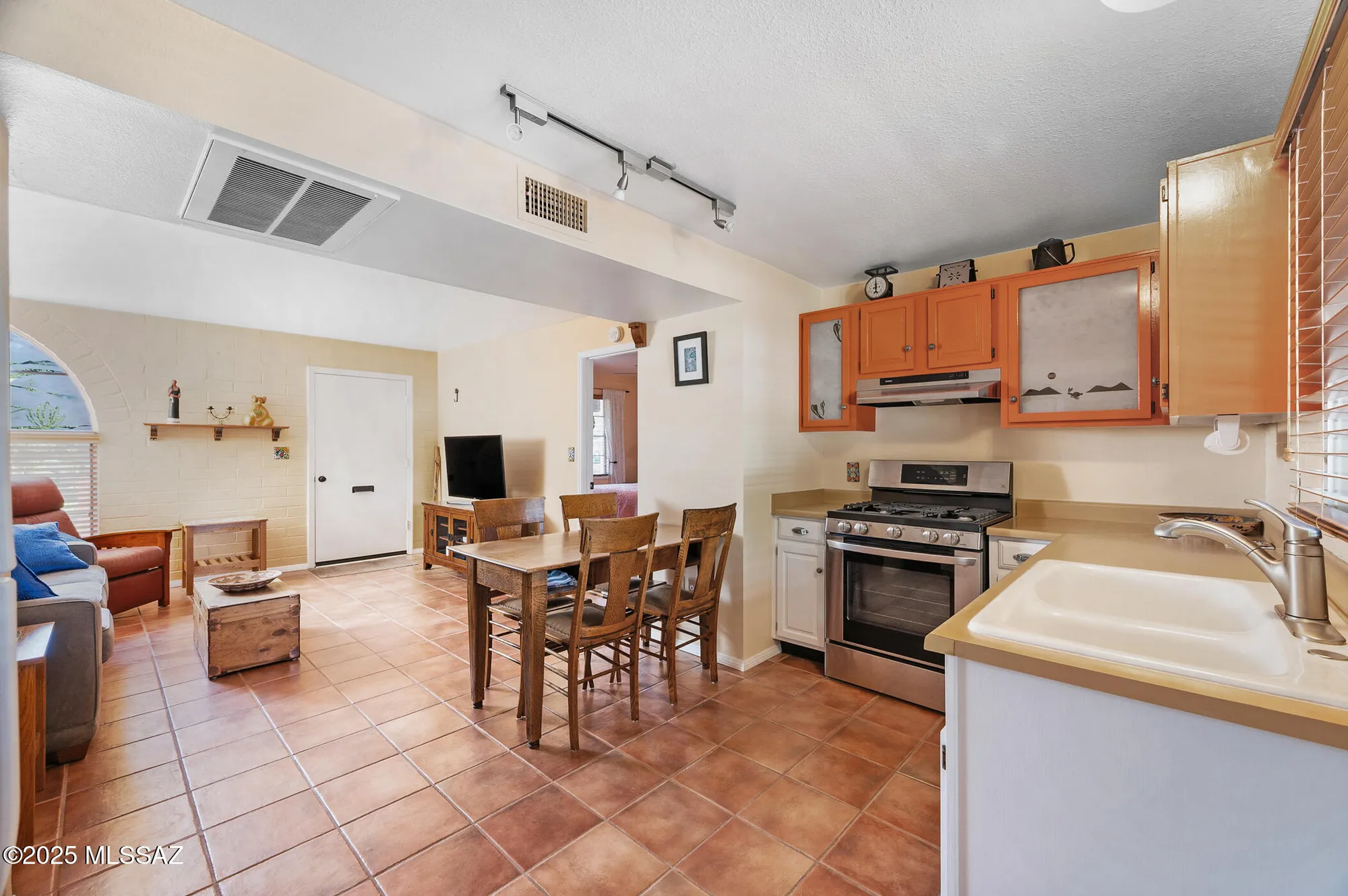 Property Slideshow image 8 of 19 | 246 s paseo pena, Green Valley, AZ, 85614