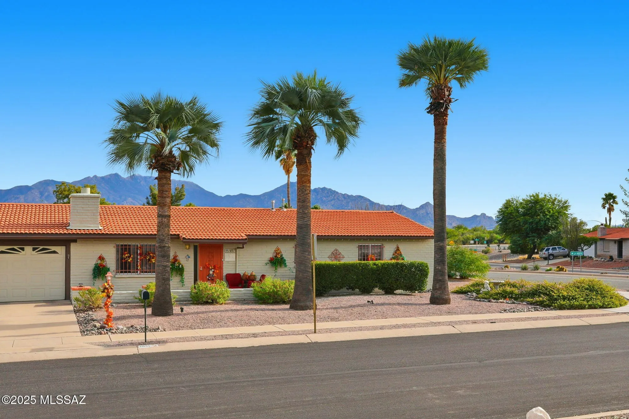 Property Slideshow image 2 of 45 | 1041 s abrego dr, Green Valley, AZ, 85614