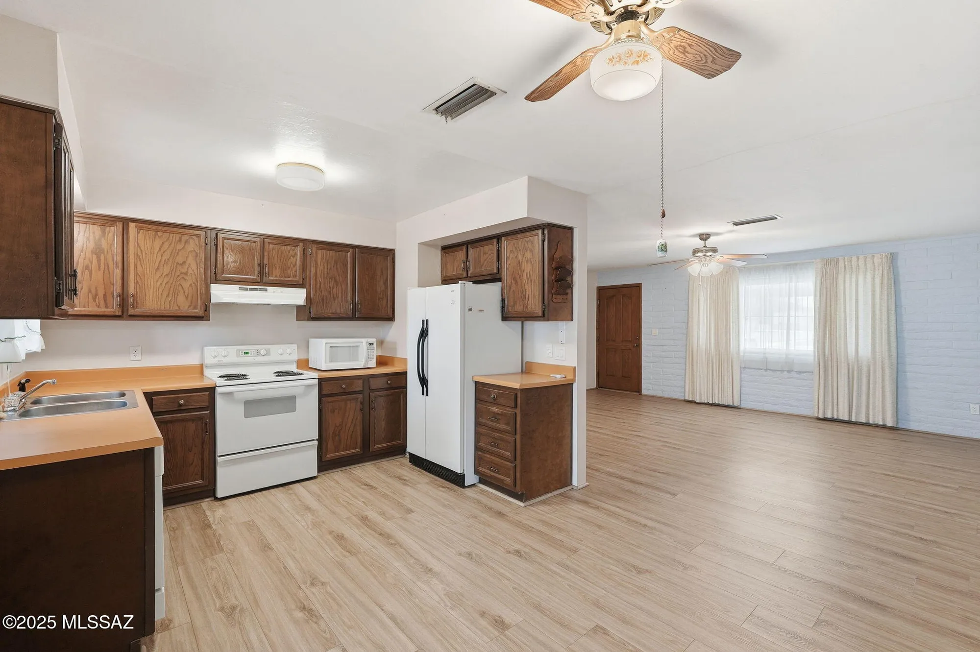 Property Slideshow image 8 of 45 | 1041 s abrego dr, Green Valley, AZ, 85614