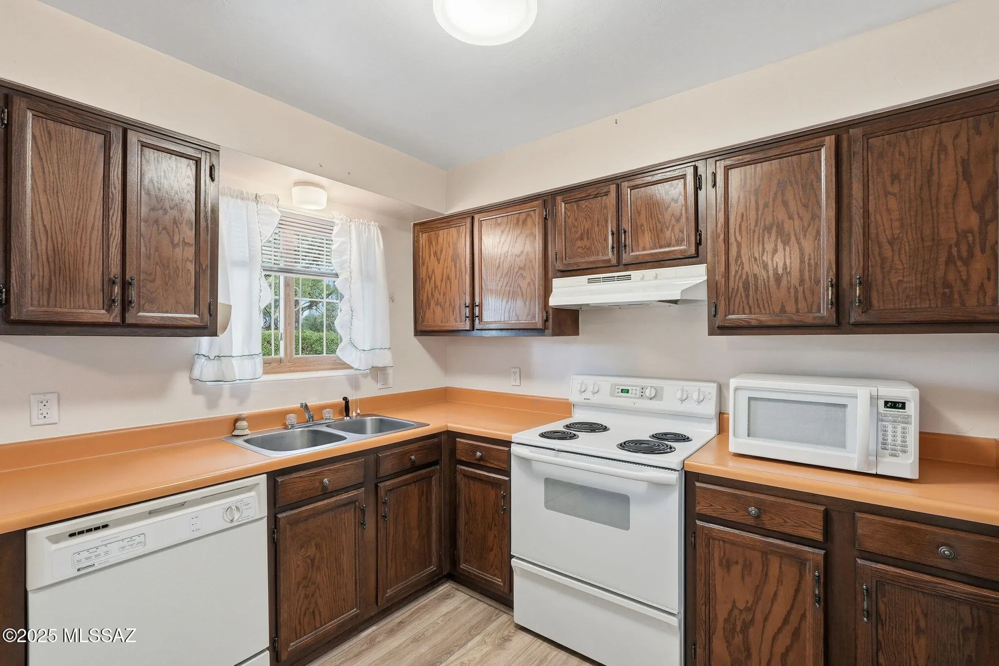 Property Slideshow image 11 of 45 | 1041 s abrego dr, Green Valley, AZ, 85614
