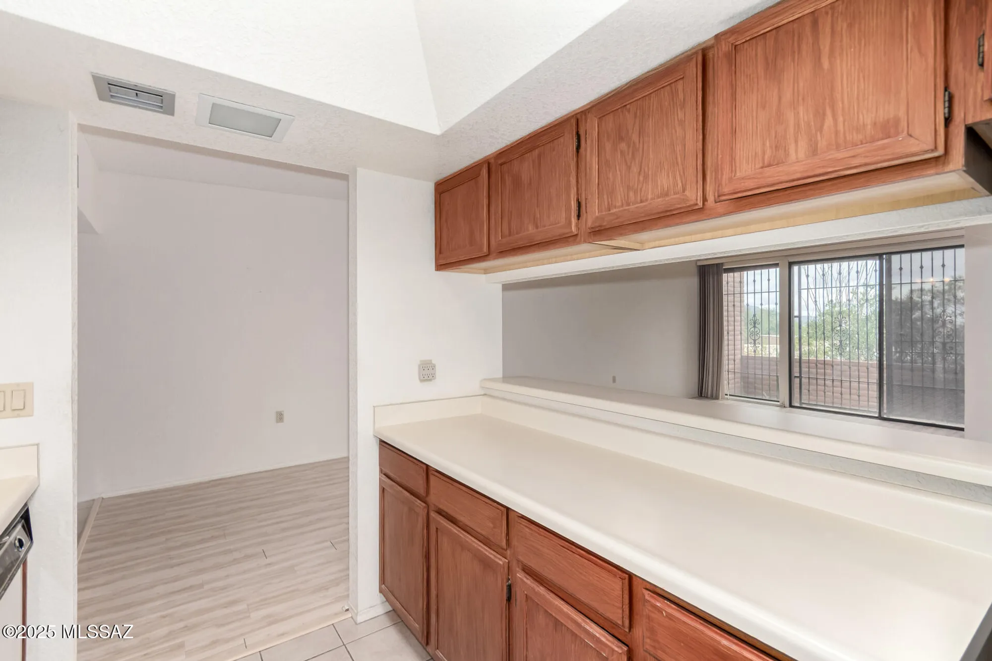 Property Slideshow image 12 of 35 | 1761 w dalehaven cir, Tucson, AZ, 85704