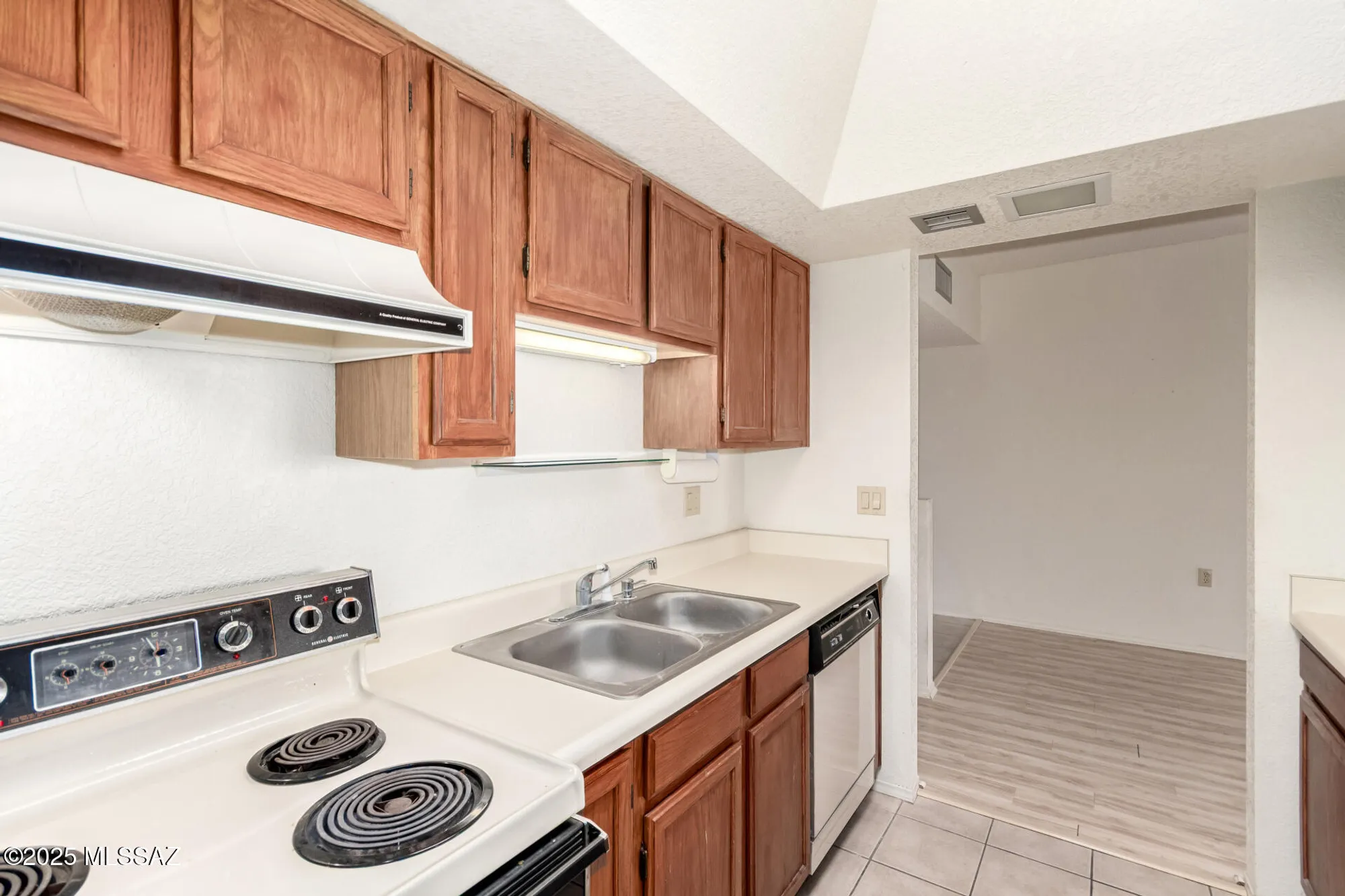 Property Slideshow image 13 of 35 | 1761 w dalehaven cir, Tucson, AZ, 85704