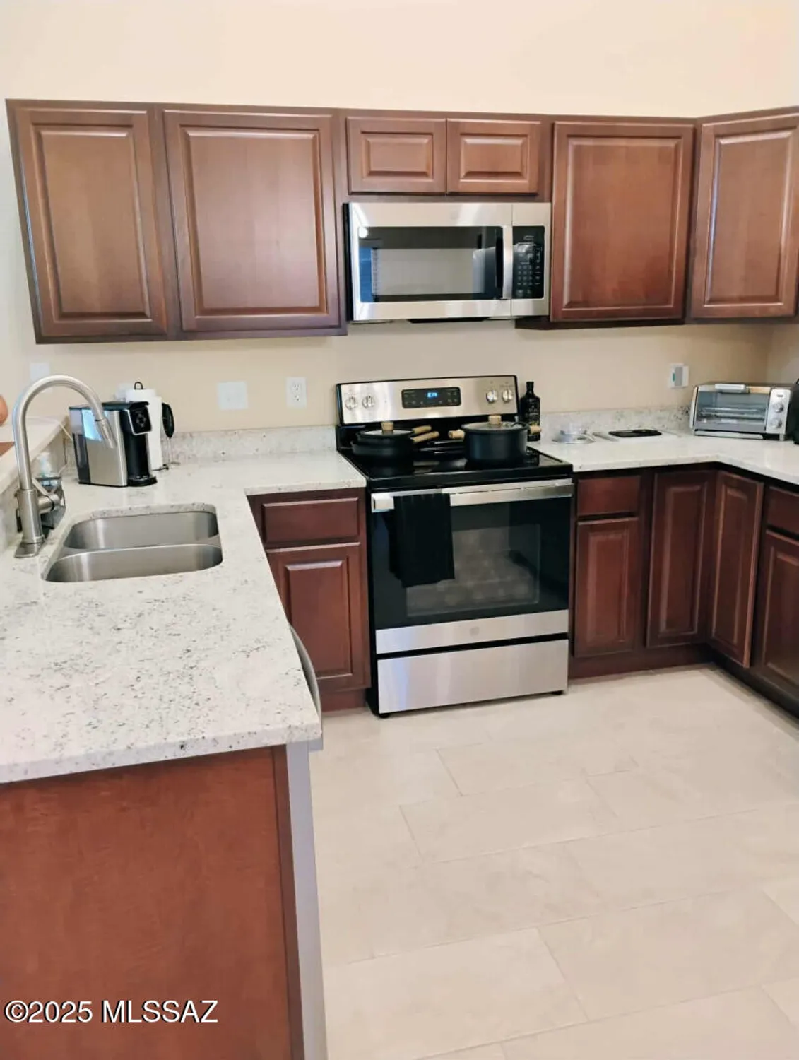 Property Slideshow image 8 of 35 | 143 n crescent bell dr, Green Valley, AZ, 85614