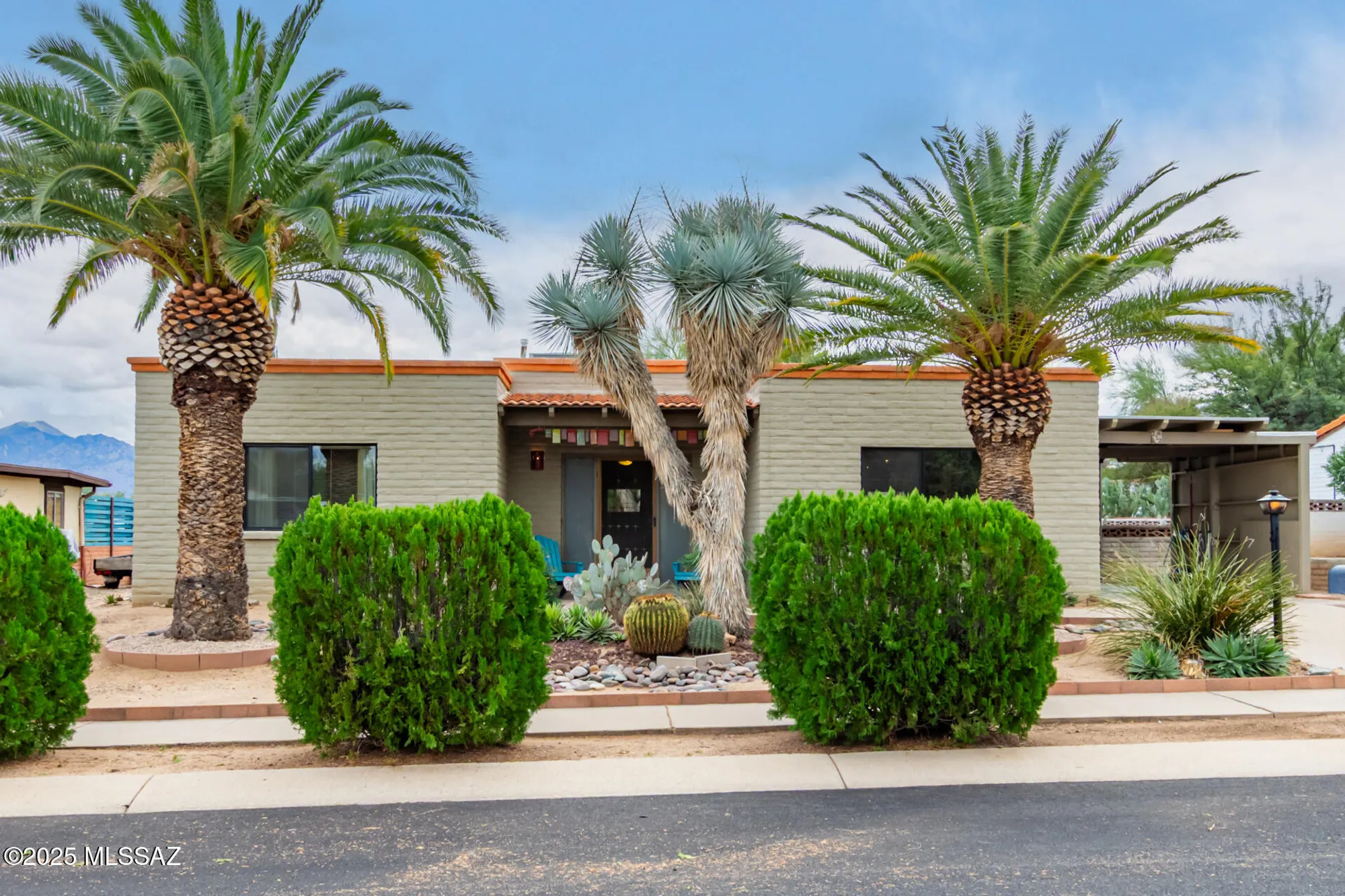 Property Slideshow image 2 of 41 | 212 e la espina, Green Valley, AZ, 85614