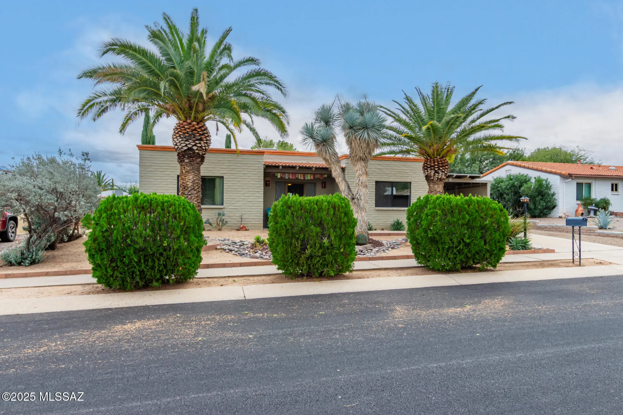 Property Slideshow image 3 of 41 | 212 e la espina, Green Valley, AZ, 85614