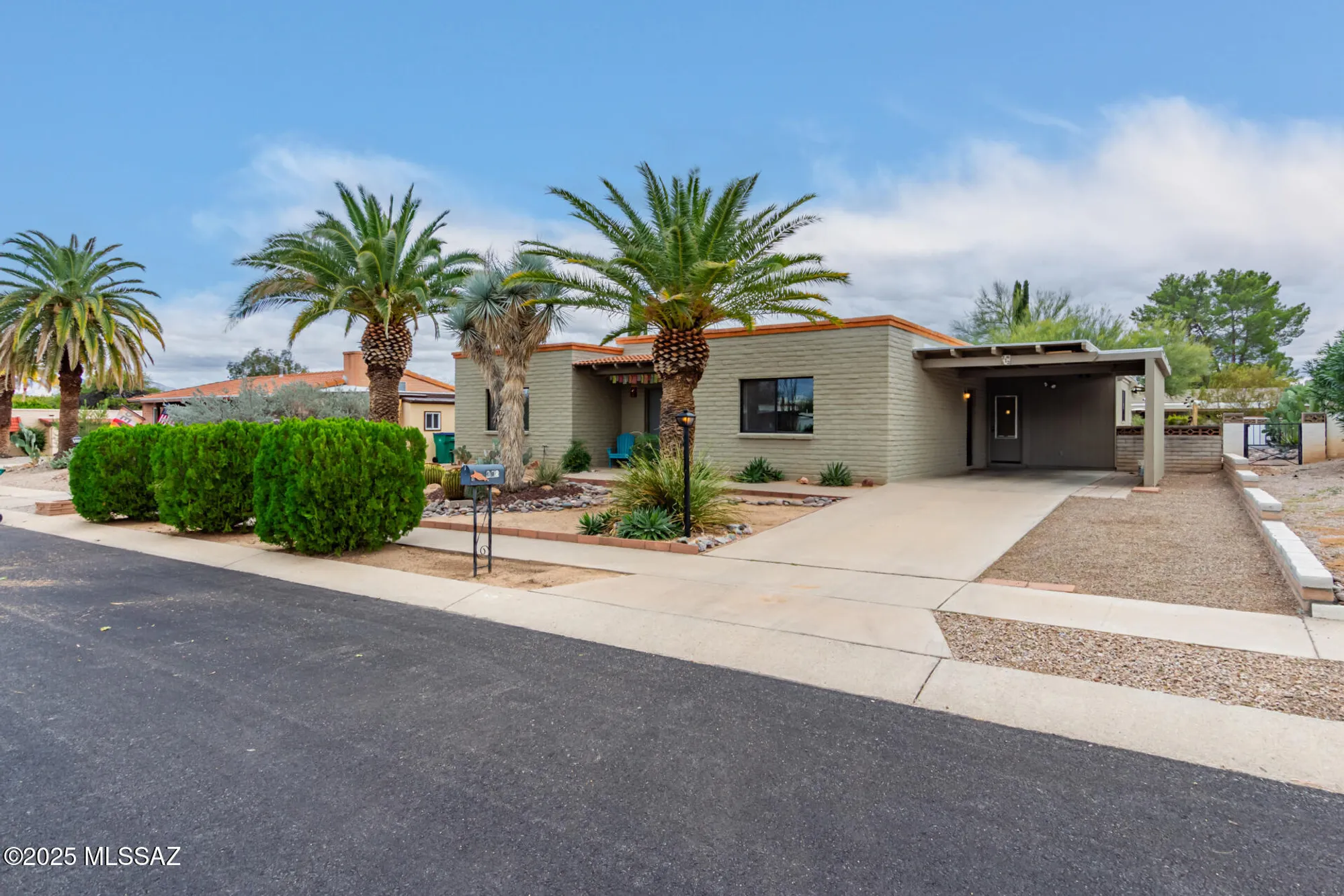 Property Slideshow image 5 of 41 | 212 e la espina, Green Valley, AZ, 85614