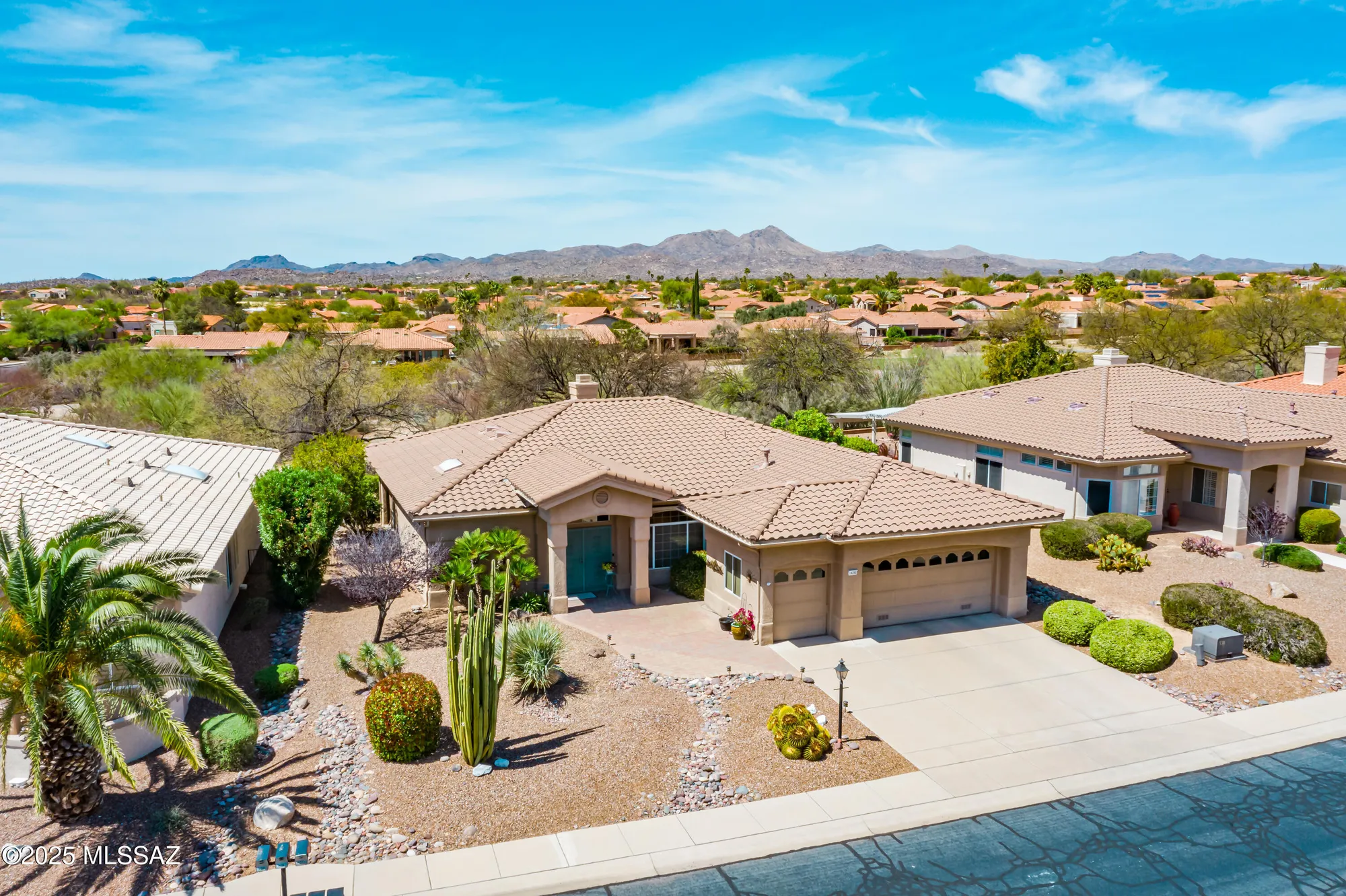 Property Slideshow image 2 of 37 | 14393 n lost arrow dr, Oro Valley, AZ, 85755