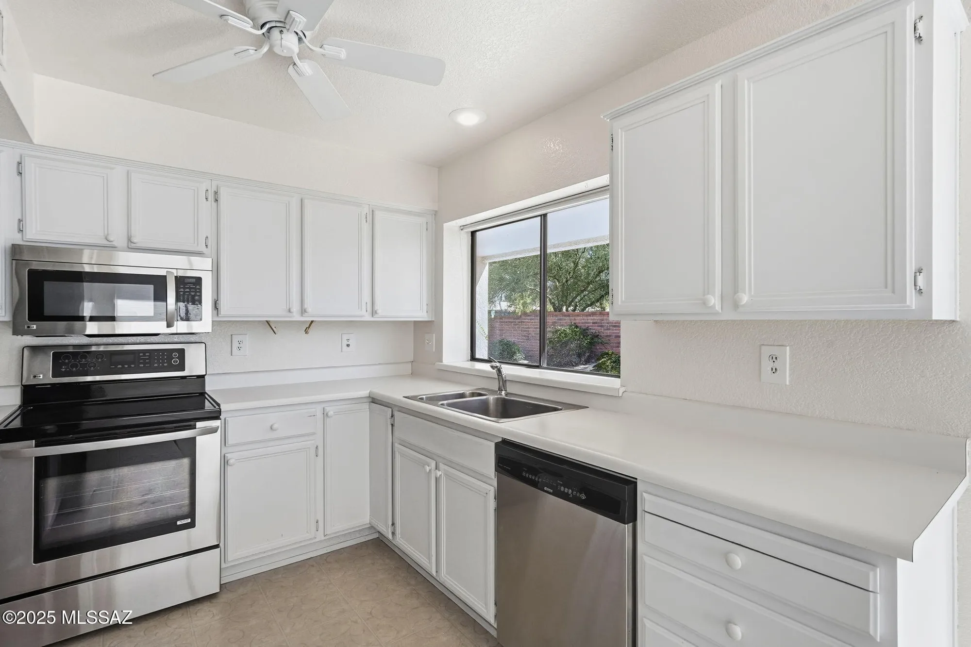 Property Slideshow image 9 of 38 | 14380 n coyote canyon ln, Oro Valley, AZ, 85755