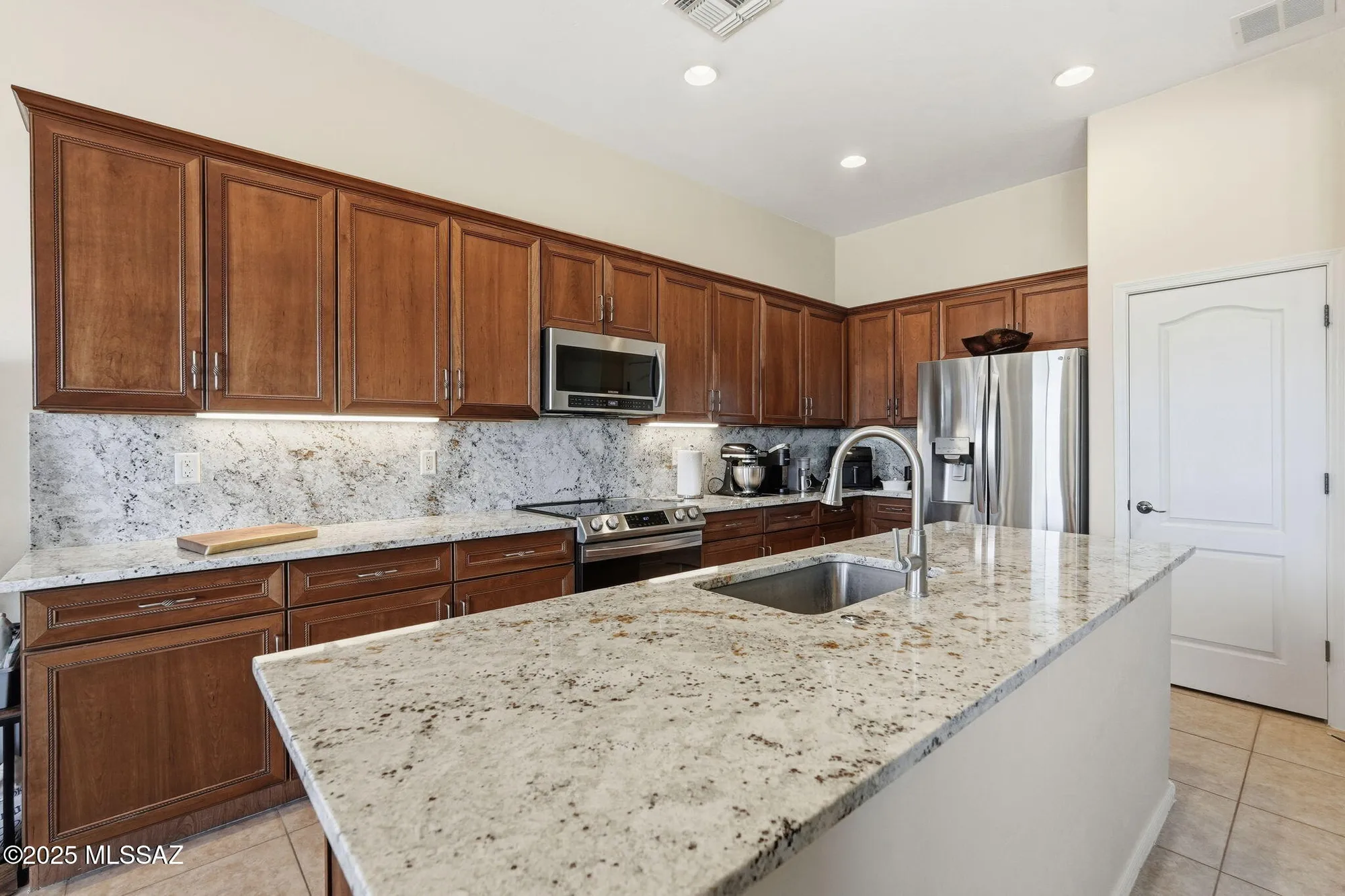 Property Slideshow image 12 of 43 | 5901 s painted canyon dr, Green Valley, AZ, 85622