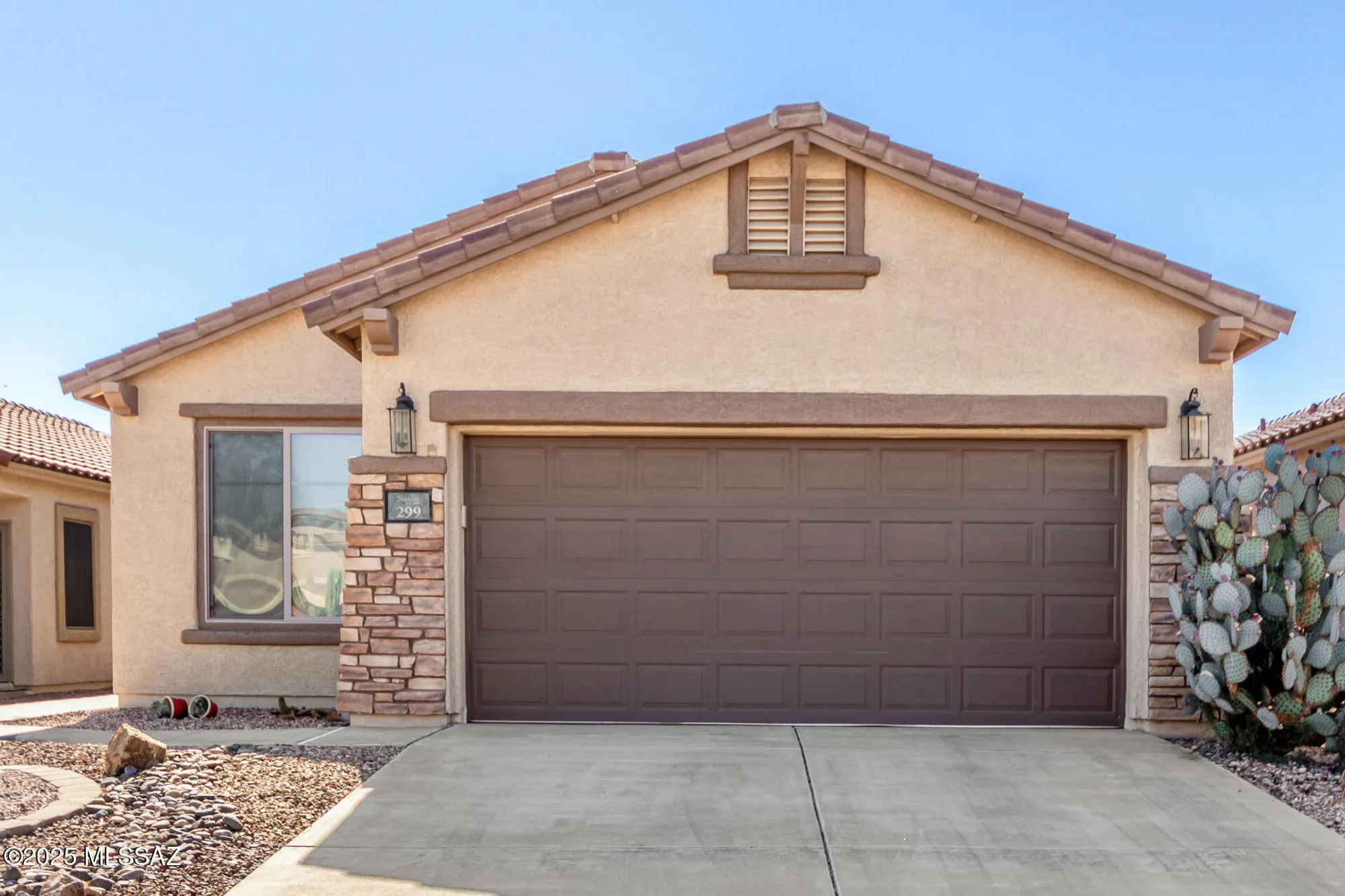 Property Slideshow image 2 of 48 | 299 w calle del estribo, Sahuarita, AZ, 85629