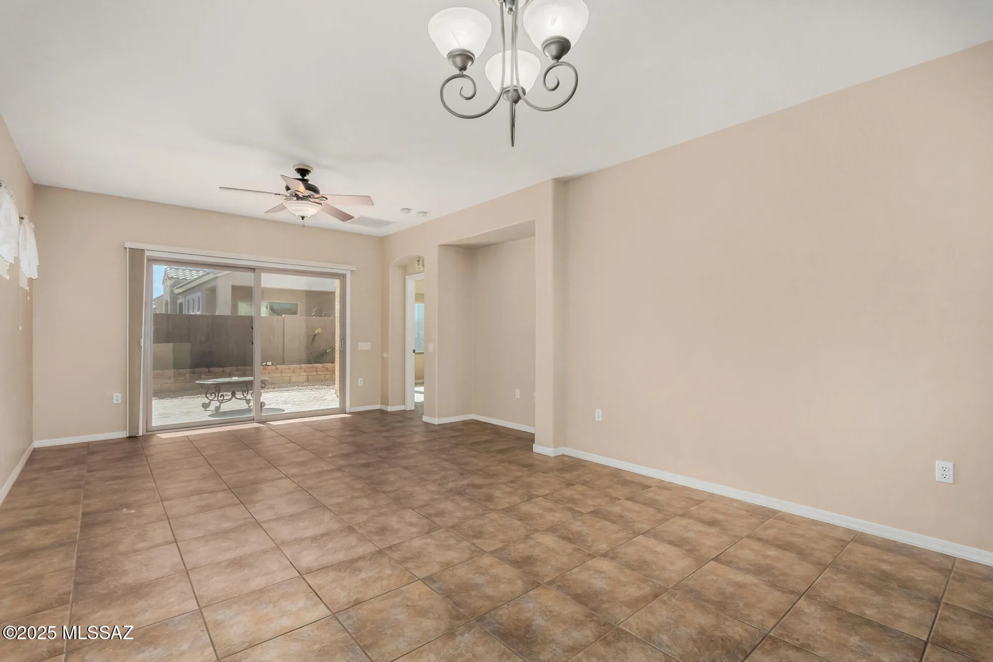 Property Slideshow image 8 of 48 | 299 w calle del estribo, Sahuarita, AZ, 85629