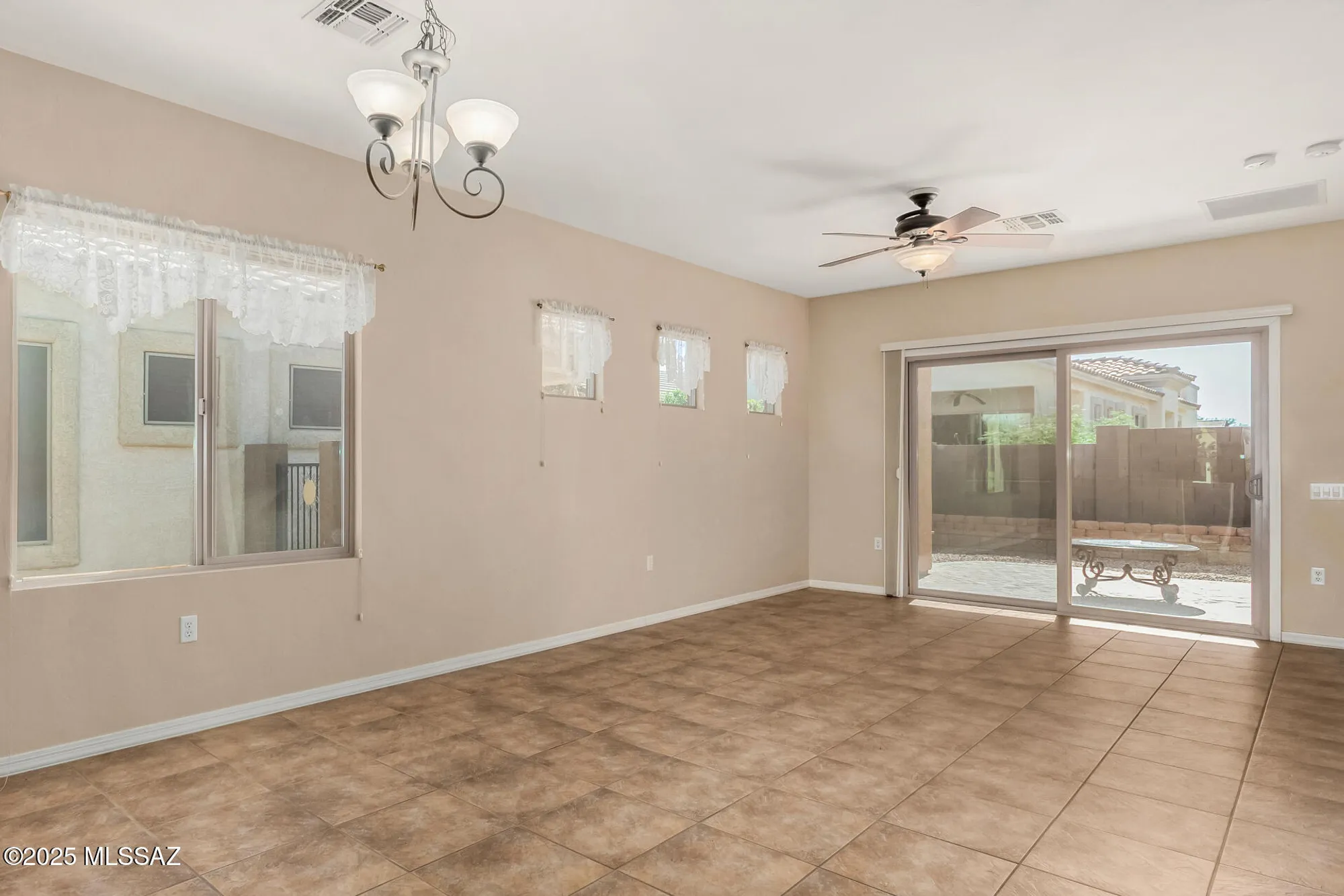Property Slideshow image 9 of 48 | 299 w calle del estribo, Sahuarita, AZ, 85629