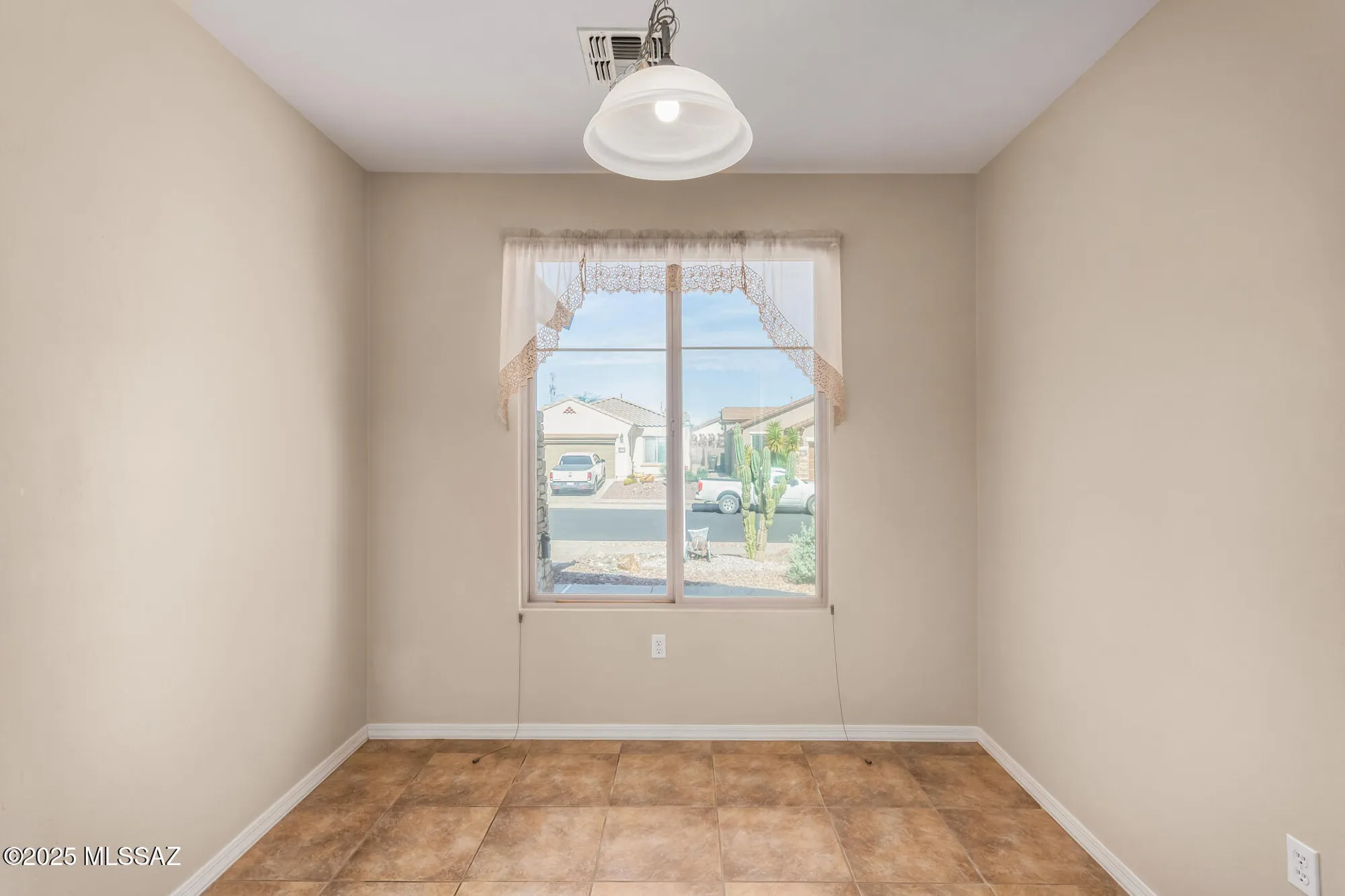 Property Slideshow image 10 of 48 | 299 w calle del estribo, Sahuarita, AZ, 85629