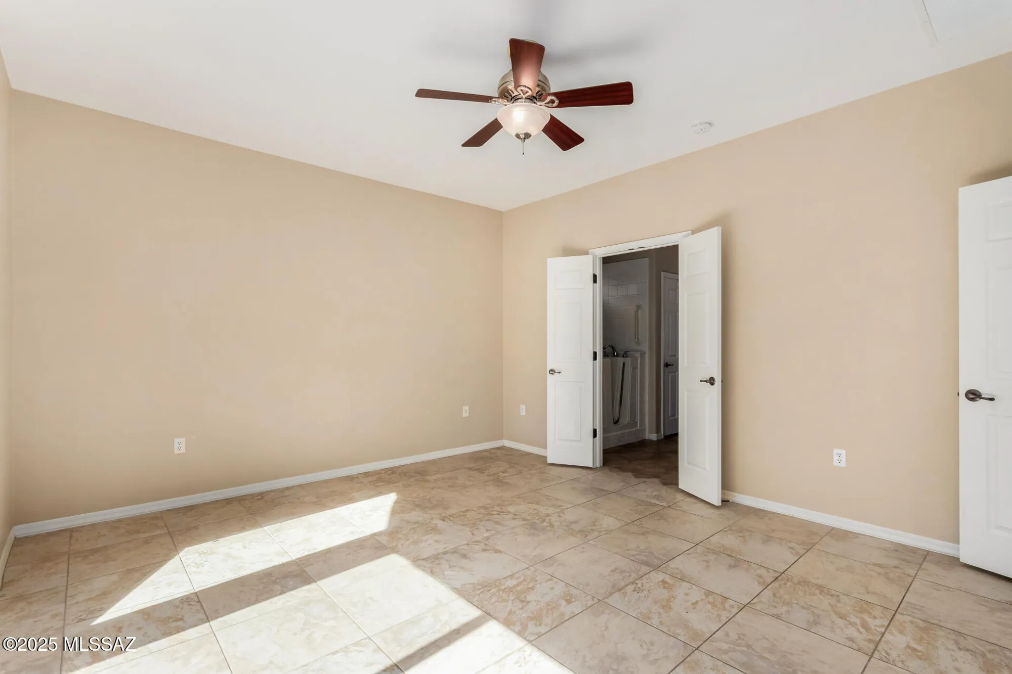 Property Slideshow image 14 of 48 | 299 w calle del estribo, Sahuarita, AZ, 85629