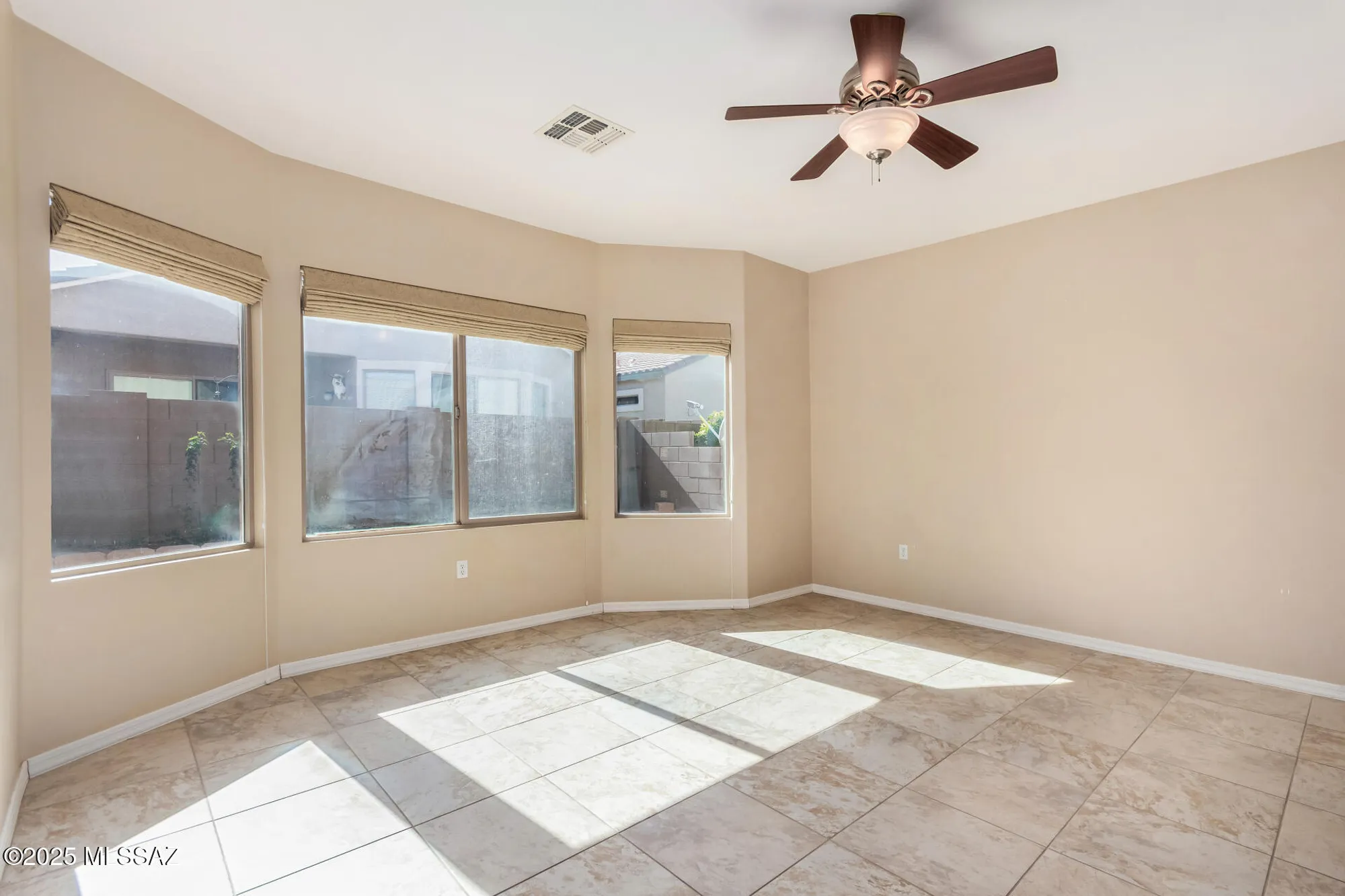 Property Slideshow image 16 of 48 | 299 w calle del estribo, Sahuarita, AZ, 85629