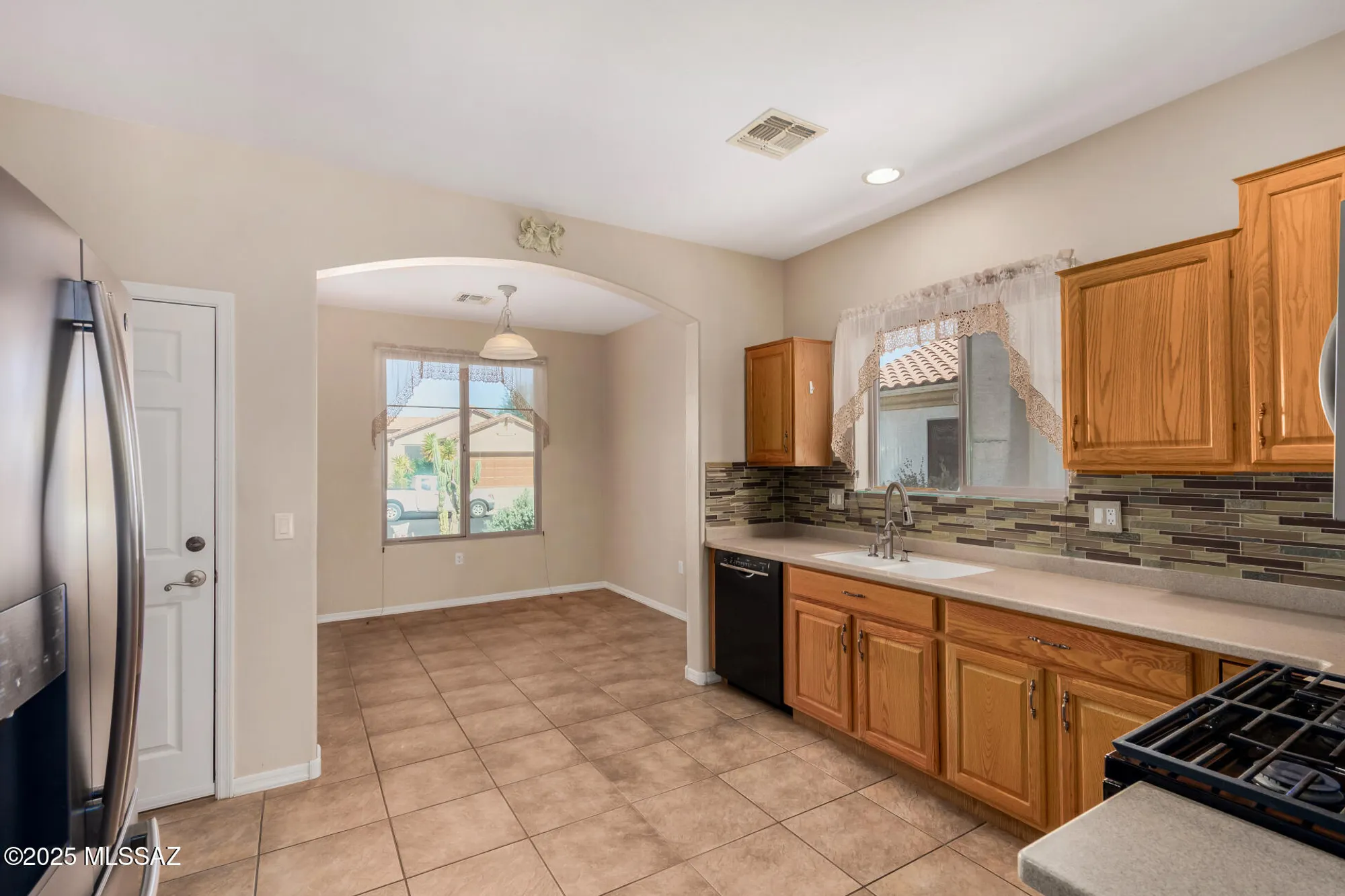 Property Slideshow image 11 of 48 | 299 w calle del estribo, Sahuarita, AZ, 85629