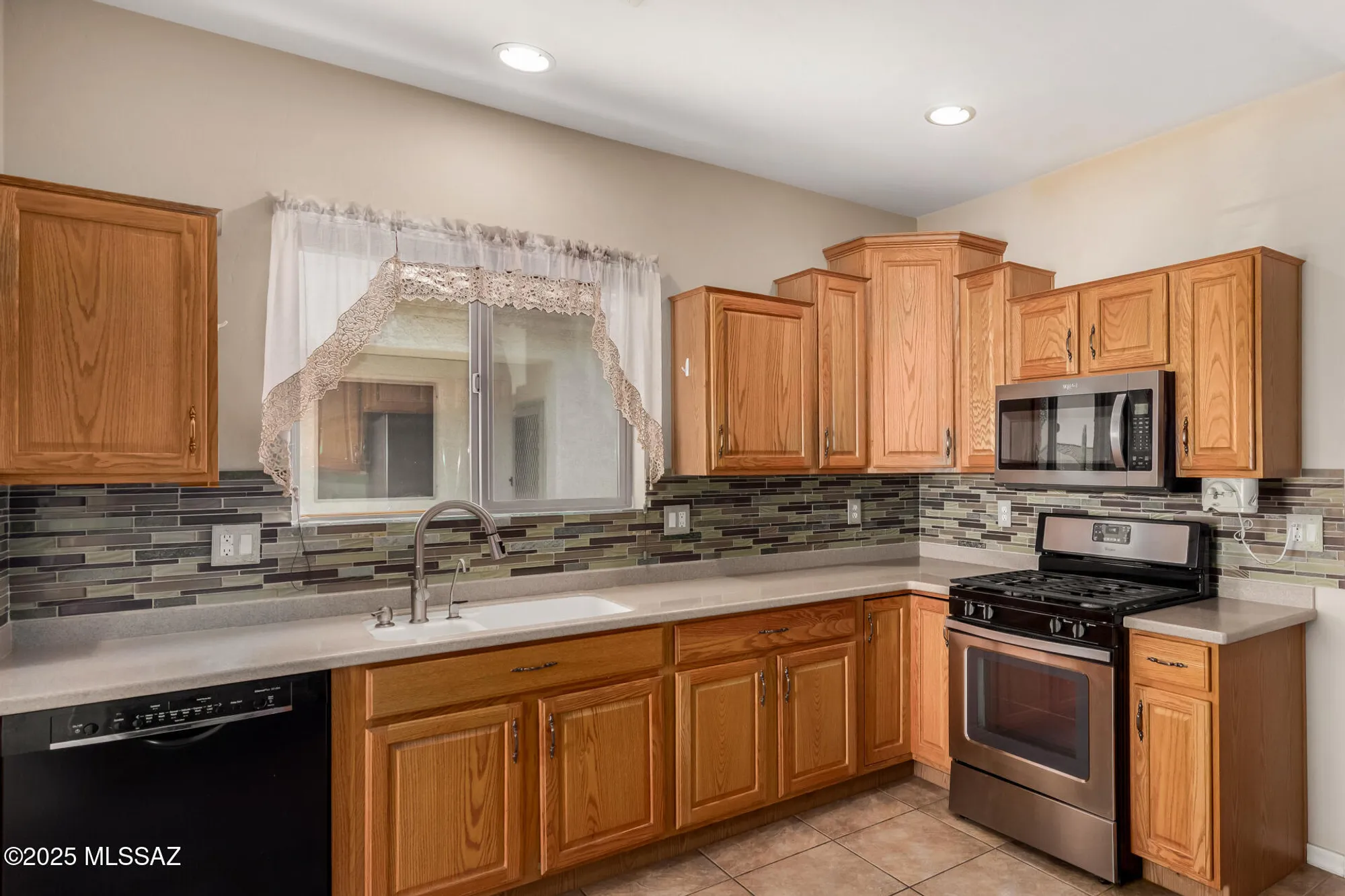 Property Slideshow image 12 of 48 | 299 w calle del estribo, Sahuarita, AZ, 85629