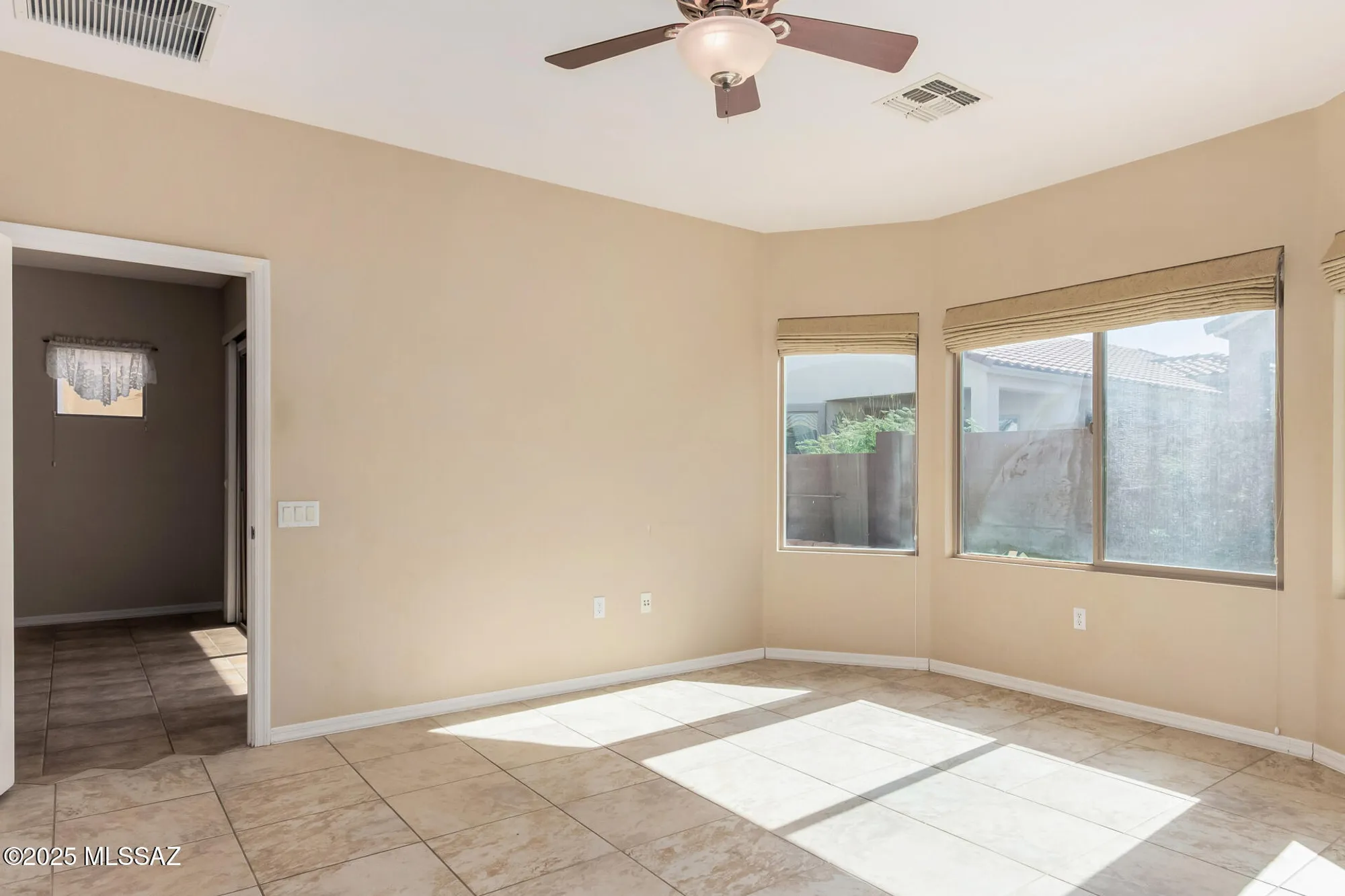 Property Slideshow image 13 of 48 | 299 w calle del estribo, Sahuarita, AZ, 85629