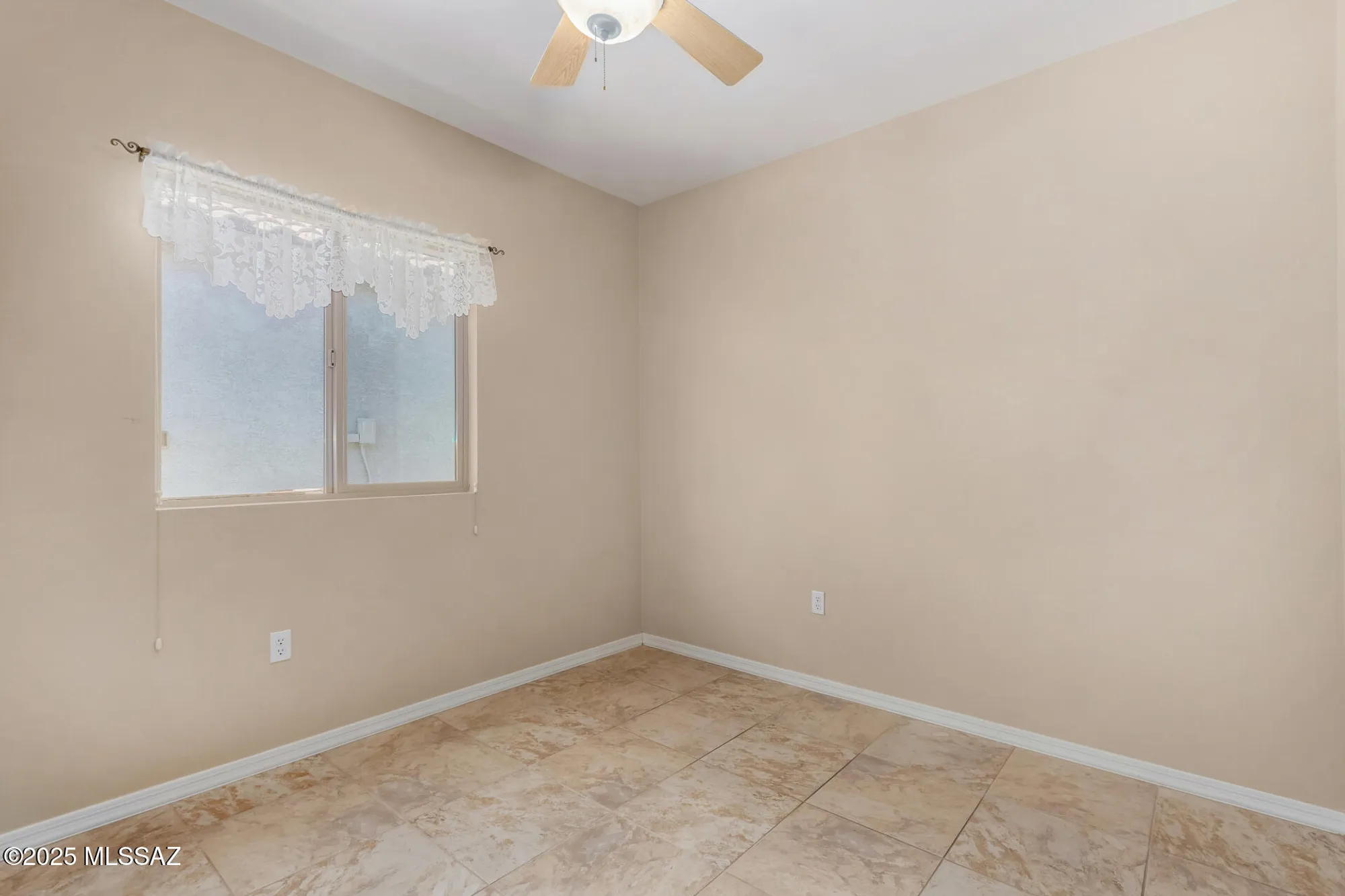 Property Slideshow image 21 of 48 | 299 w calle del estribo, Sahuarita, AZ, 85629