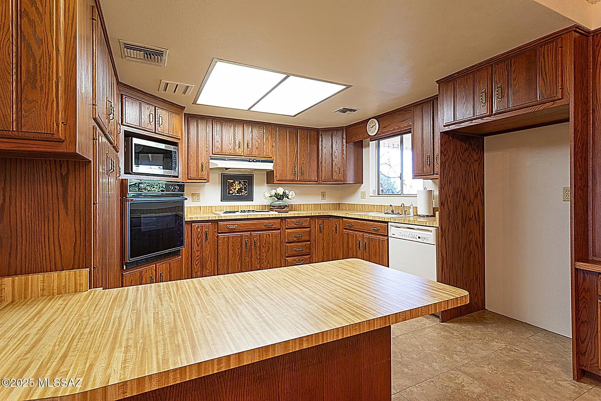 Property Slideshow image 16 of 50 | 959 s las lomas cir, Green Valley, AZ, 85614