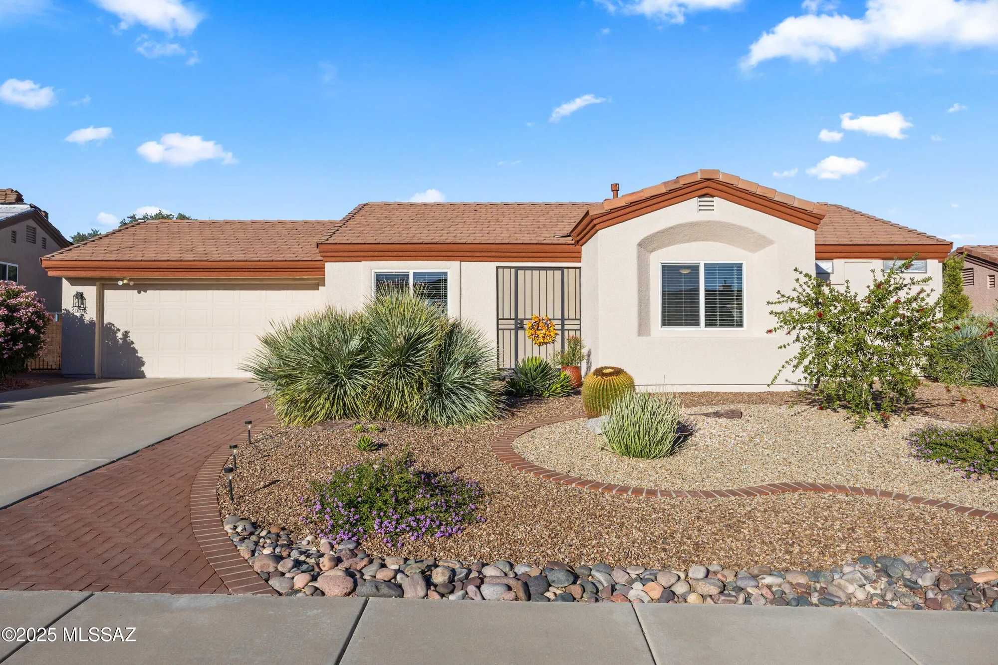 Property Slideshow image 1 of 33 | 1858 w placita de agosto, Green Valley, AZ, 85622