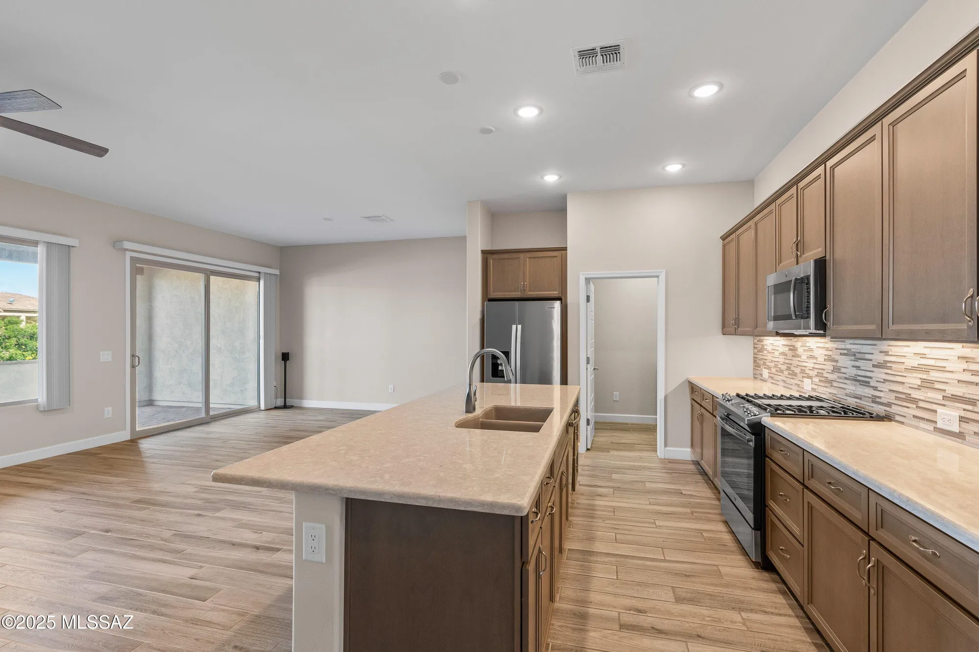 Property Slideshow image 14 of 45 | 62870 e thunder rock dr, Saddlebrooke, AZ, 85739