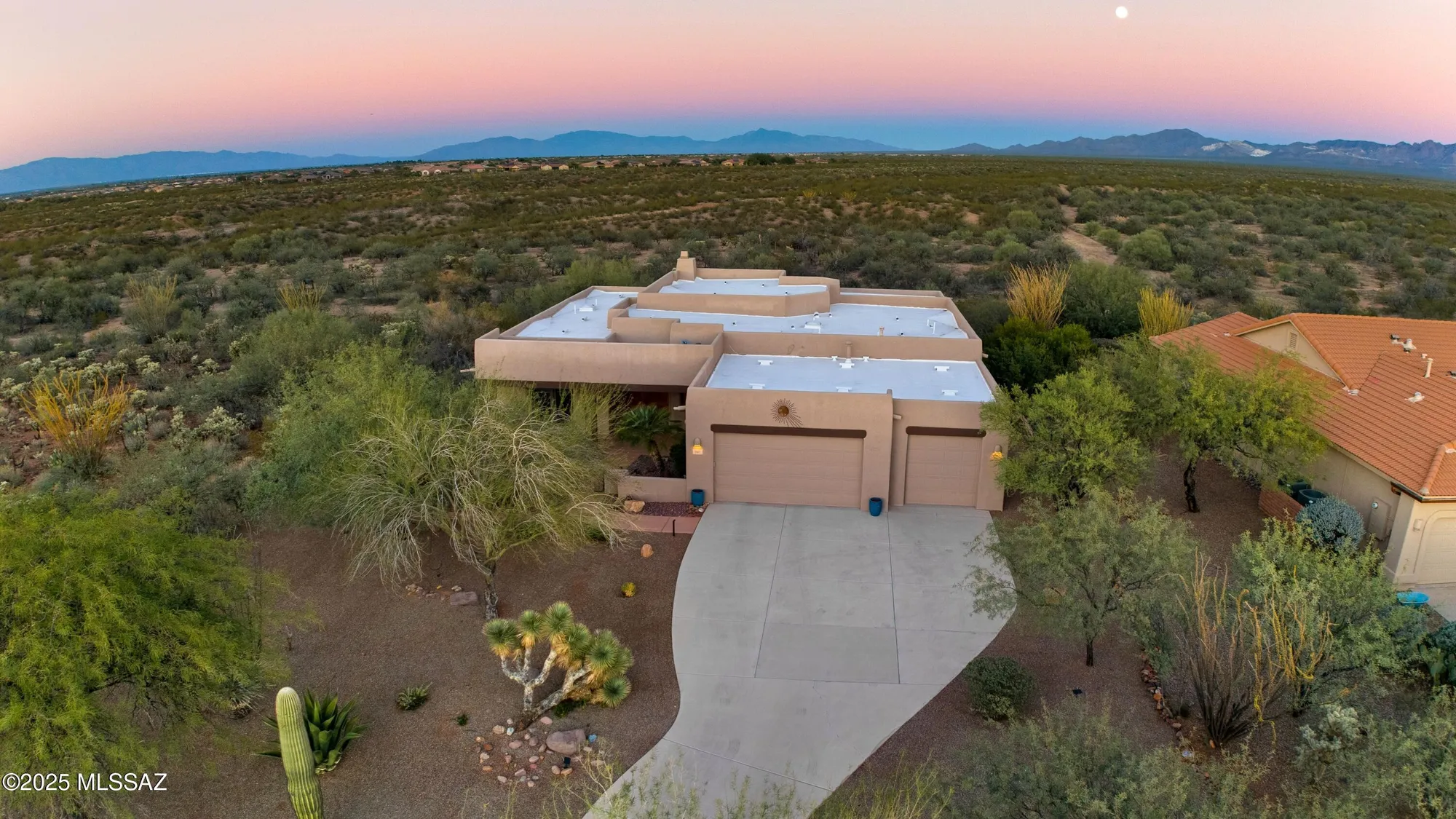 Property Slideshow image 4 of 32 | 997 e josephine saddle pl, Green Valley, AZ, 85614