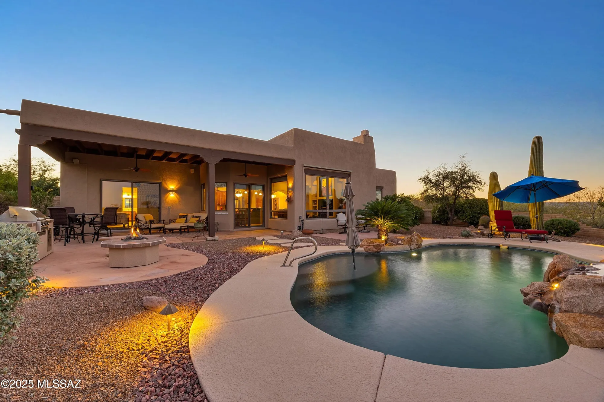 Property Slideshow image 8 of 32 | 997 e josephine saddle pl, Green Valley, AZ, 85614