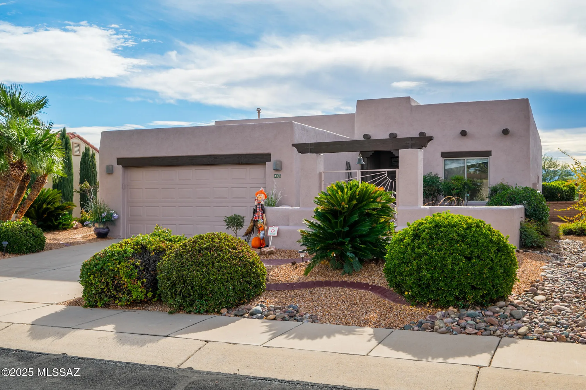 Property Slideshow image 2 of 33 | 703 w greenview pl, Green Valley, AZ, 85614