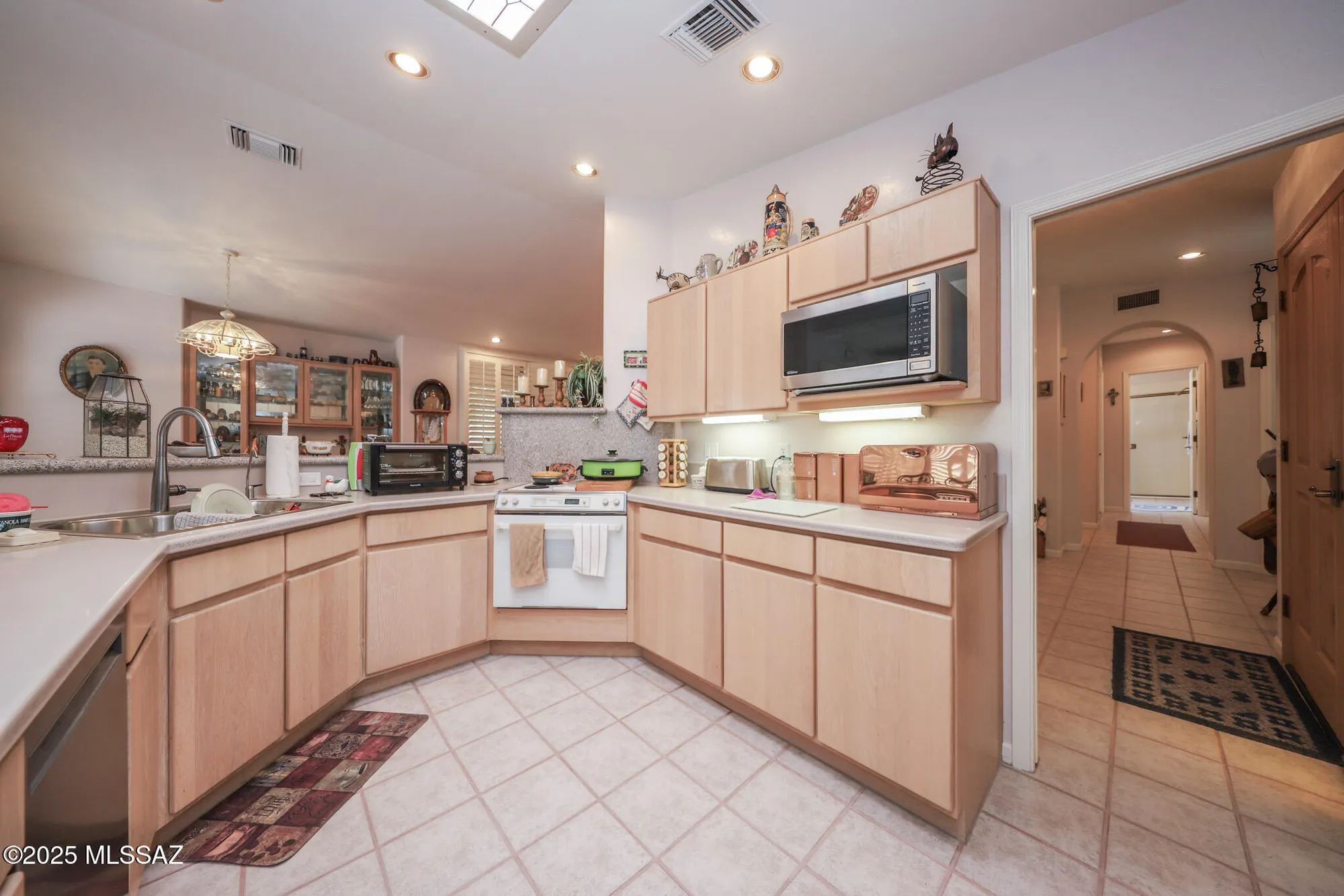 Property Slideshow image 13 of 21 | 1964 s abrego dr, Green Valley, AZ, 85614