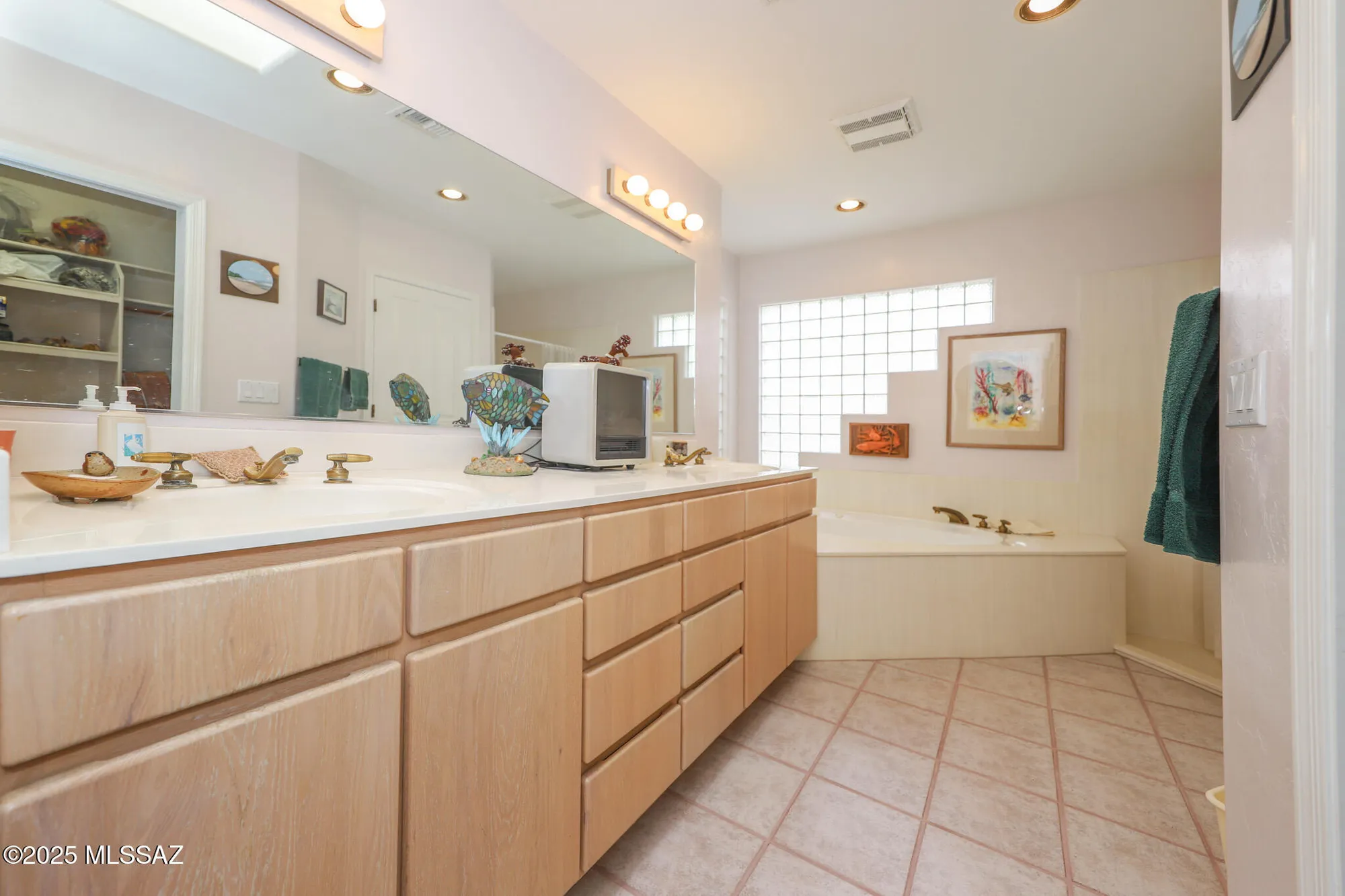 Property Slideshow image 18 of 21 | 1964 s abrego dr, Green Valley, AZ, 85614