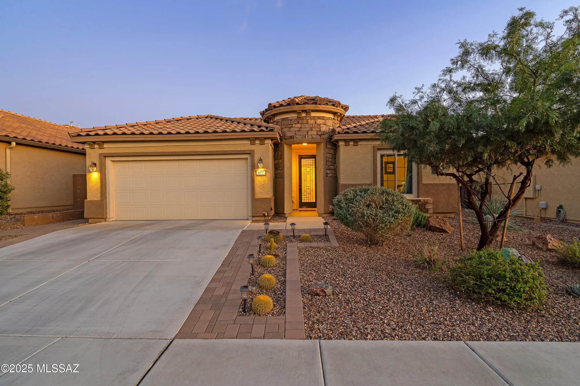 Property Slideshow image 1 of 31 | 6827 w cliff spring trl, Marana, AZ, 85658