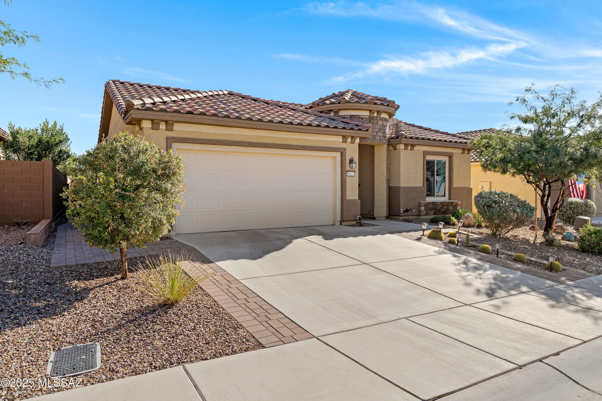 Property Slideshow image 2 of 31 | 6827 w cliff spring trl, Marana, AZ, 85658