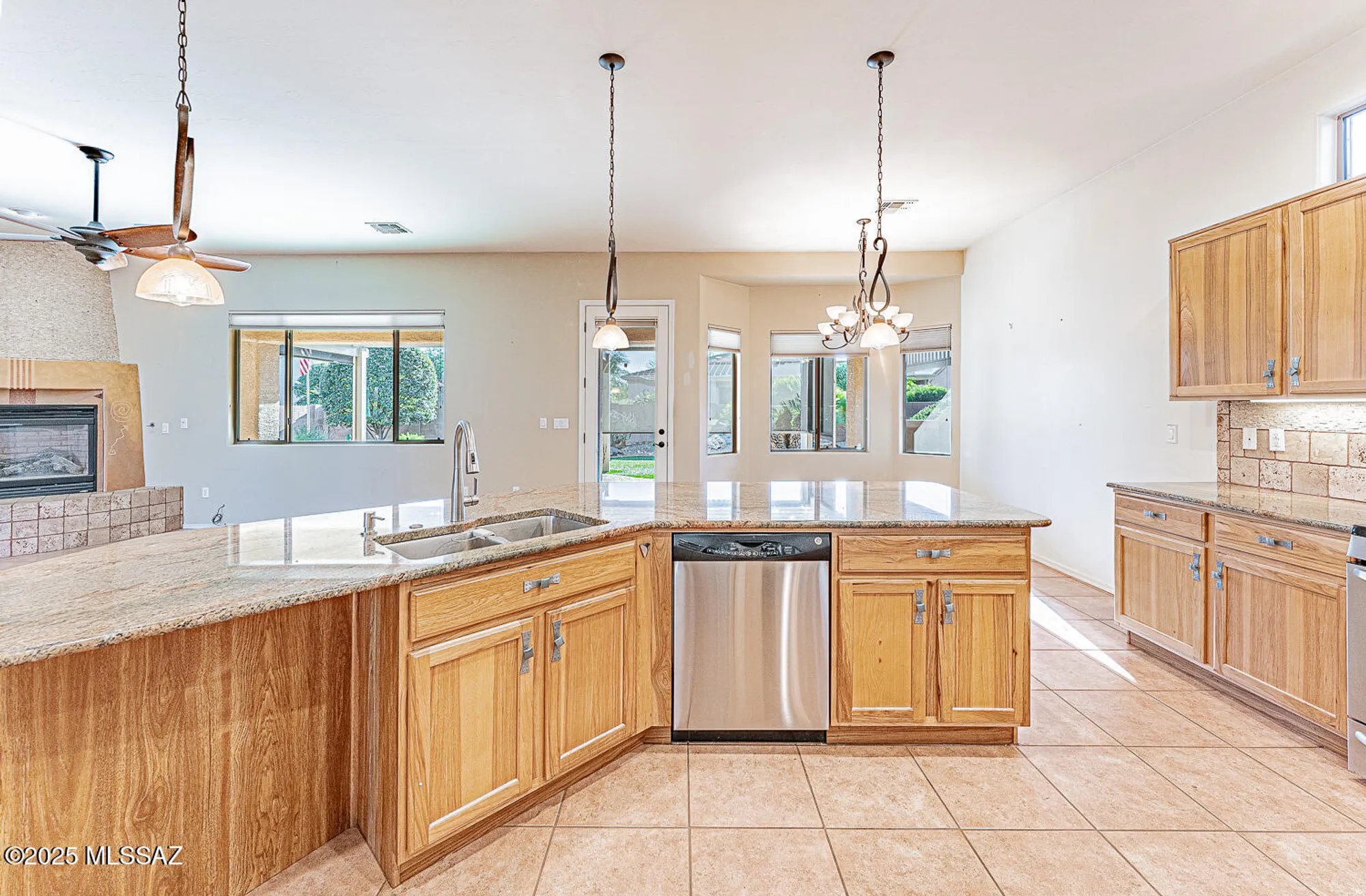 Property Slideshow image 16 of 49 | 917 w bosch dr, Green Valley, AZ, 85614