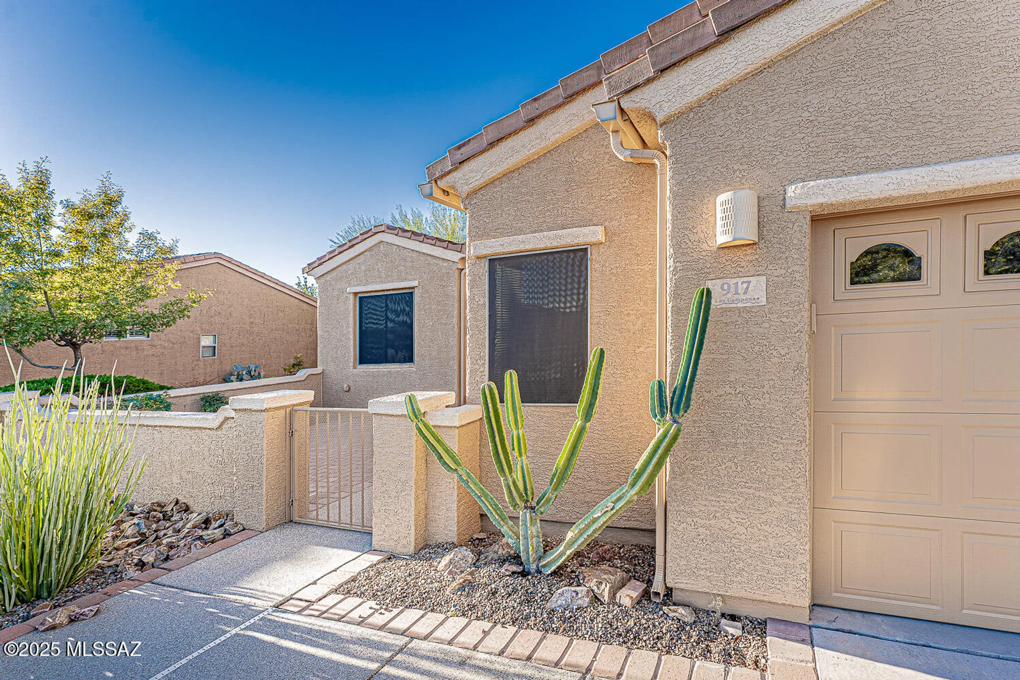 Property Slideshow image 3 of 49 | 917 w bosch dr, Green Valley, AZ, 85614