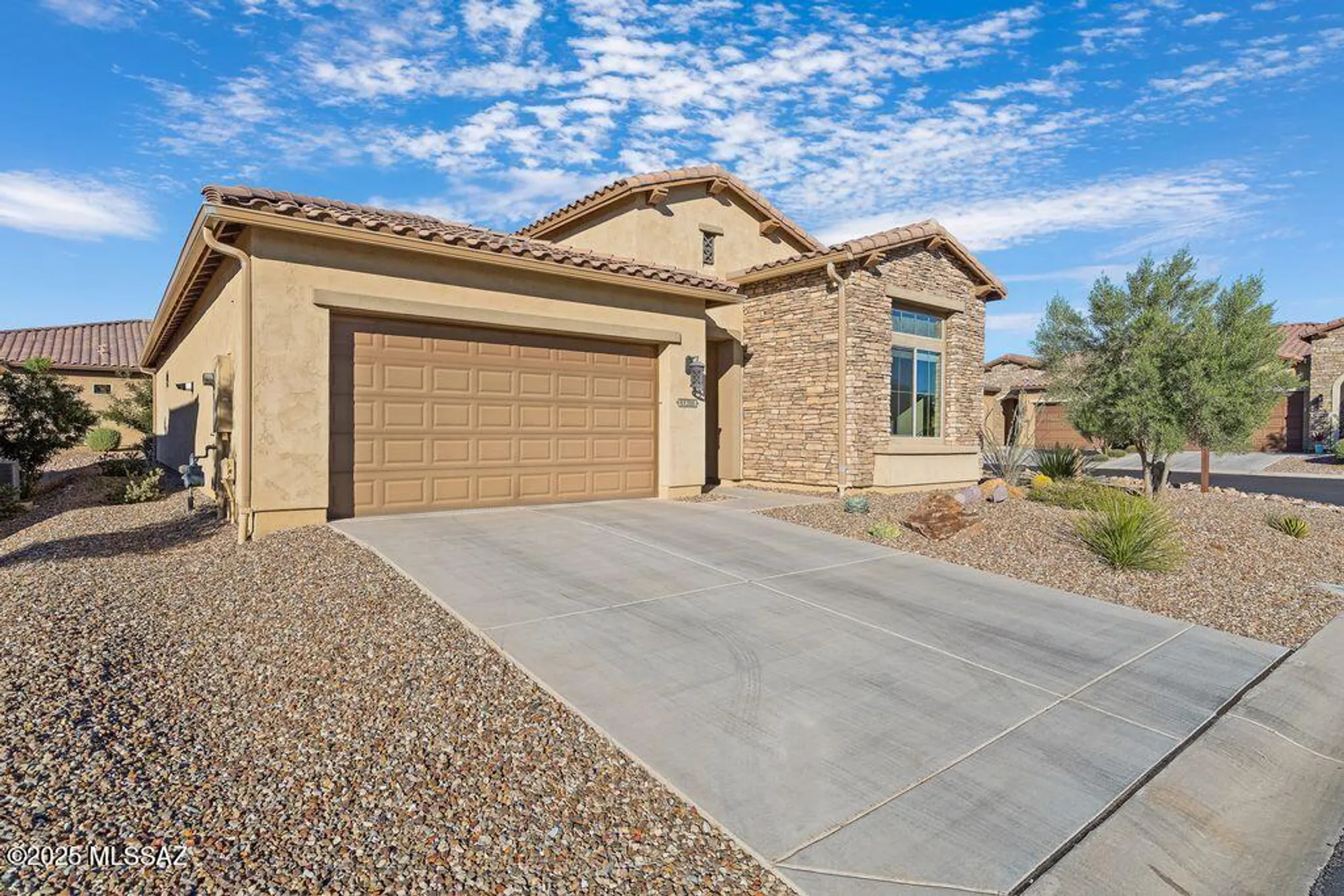 Property Slideshow image 2 of 50 | 61386 e flint dr, Oracle, AZ, 85623