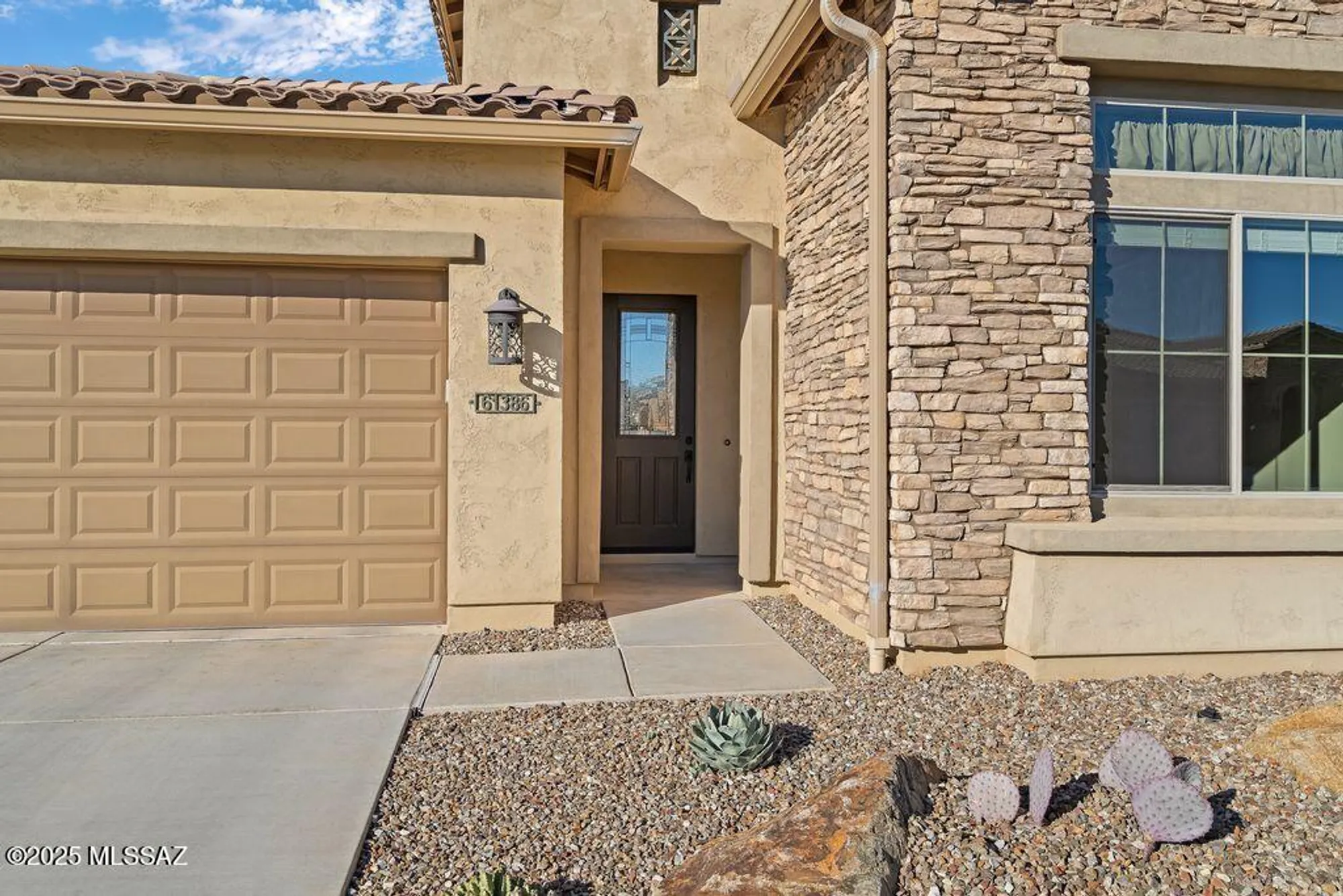 Property Slideshow image 4 of 50 | 61386 e flint dr, Oracle, AZ, 85623