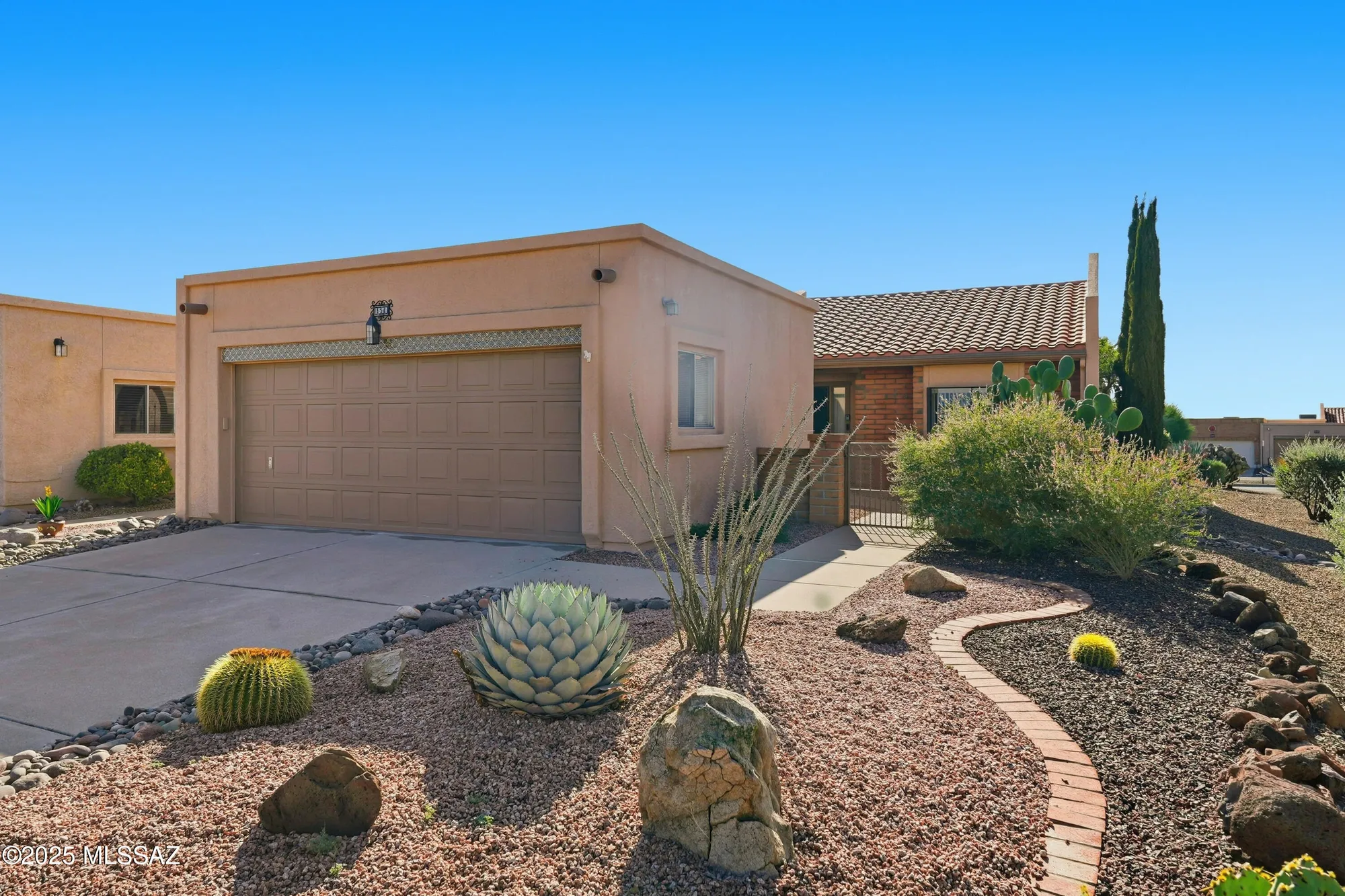 Property Slideshow image 1 of 34 | 1571 w via de roma, Green Valley, AZ, 85622